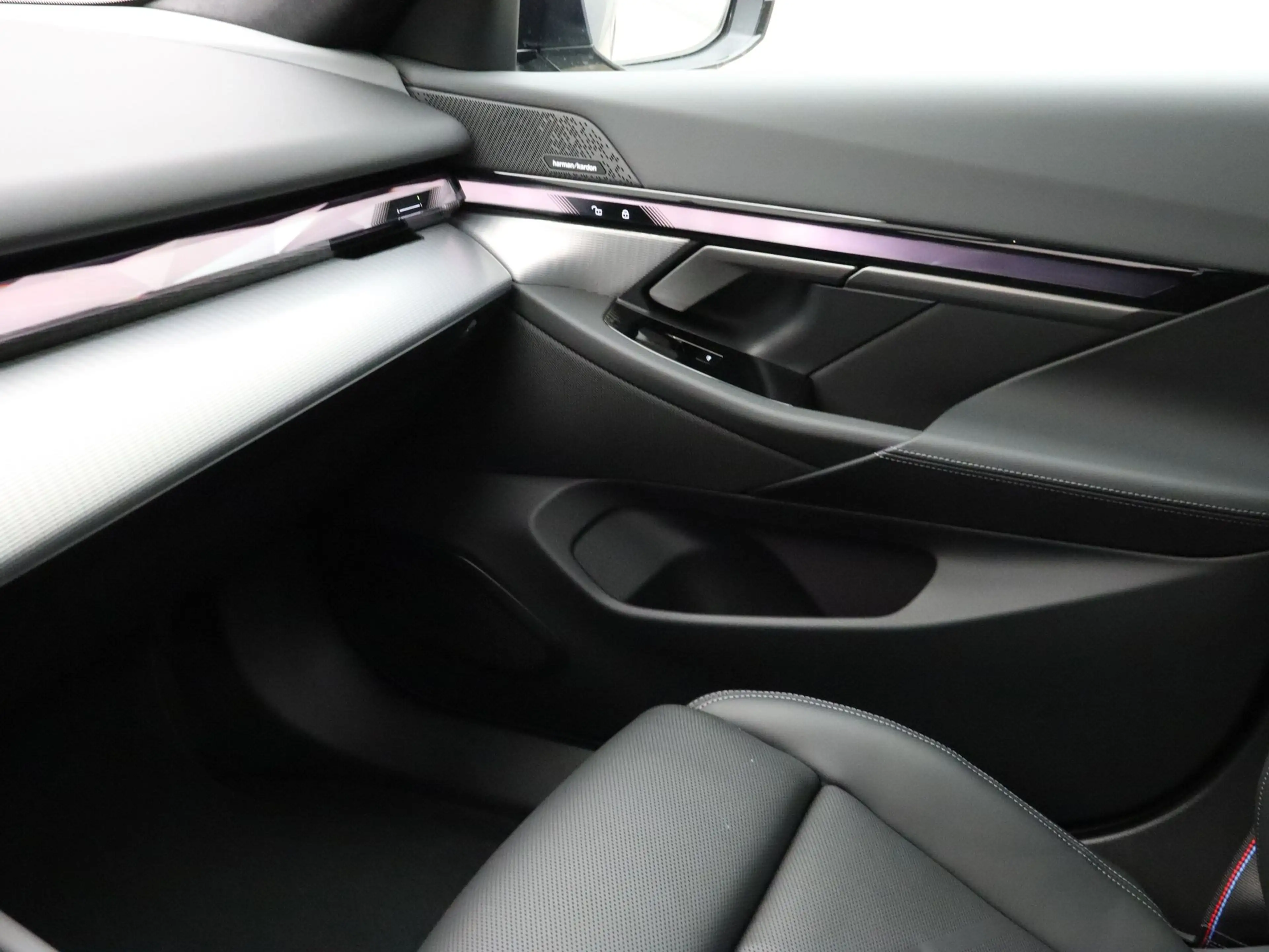 BMW i5 Touring eDrive40 84 kWh M Sport Pro Edition | Harm — photo 14