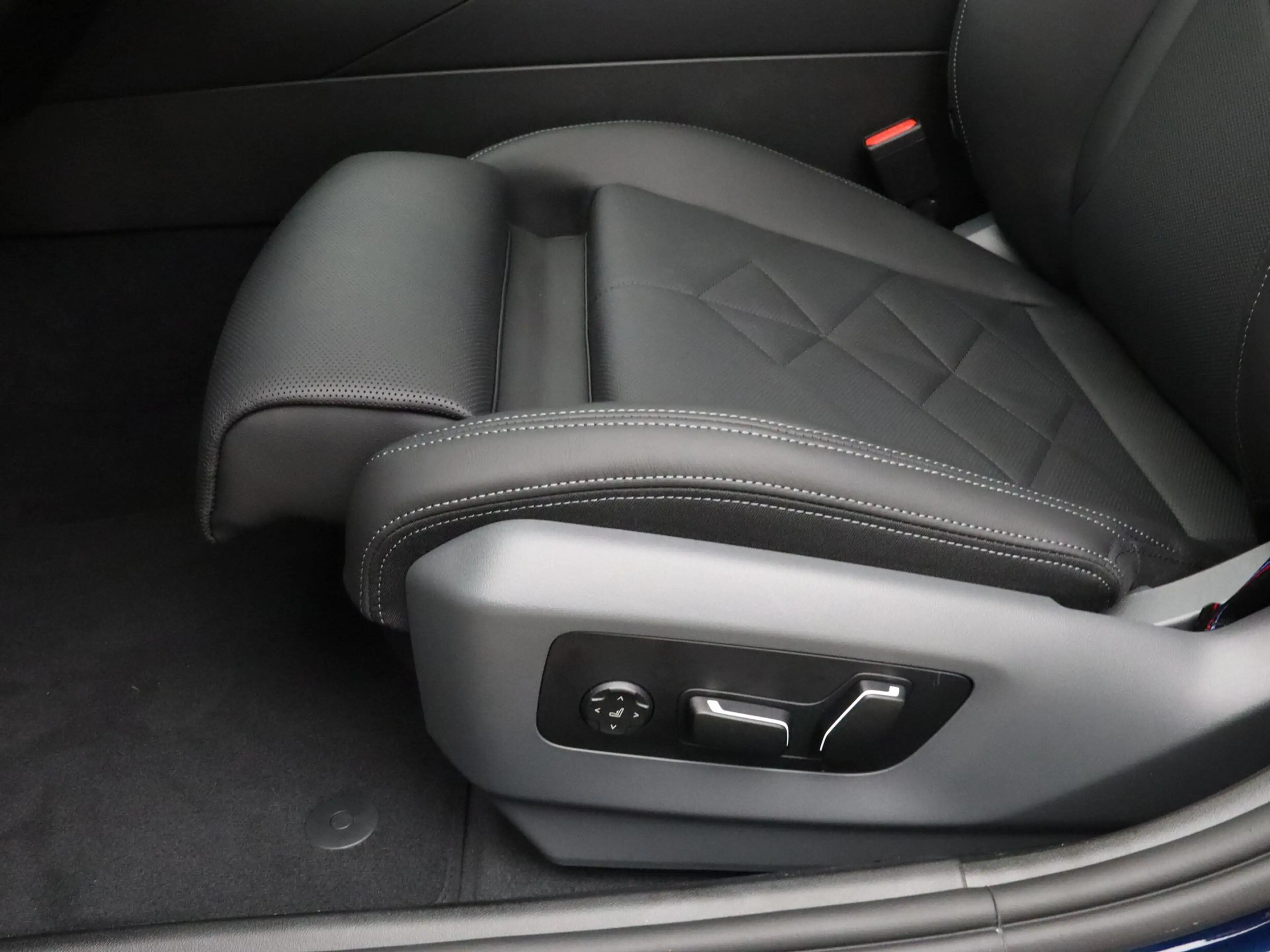 BMW i5 Touring eDrive40 84 kWh M Sport Pro Edition | Harm — photo 15