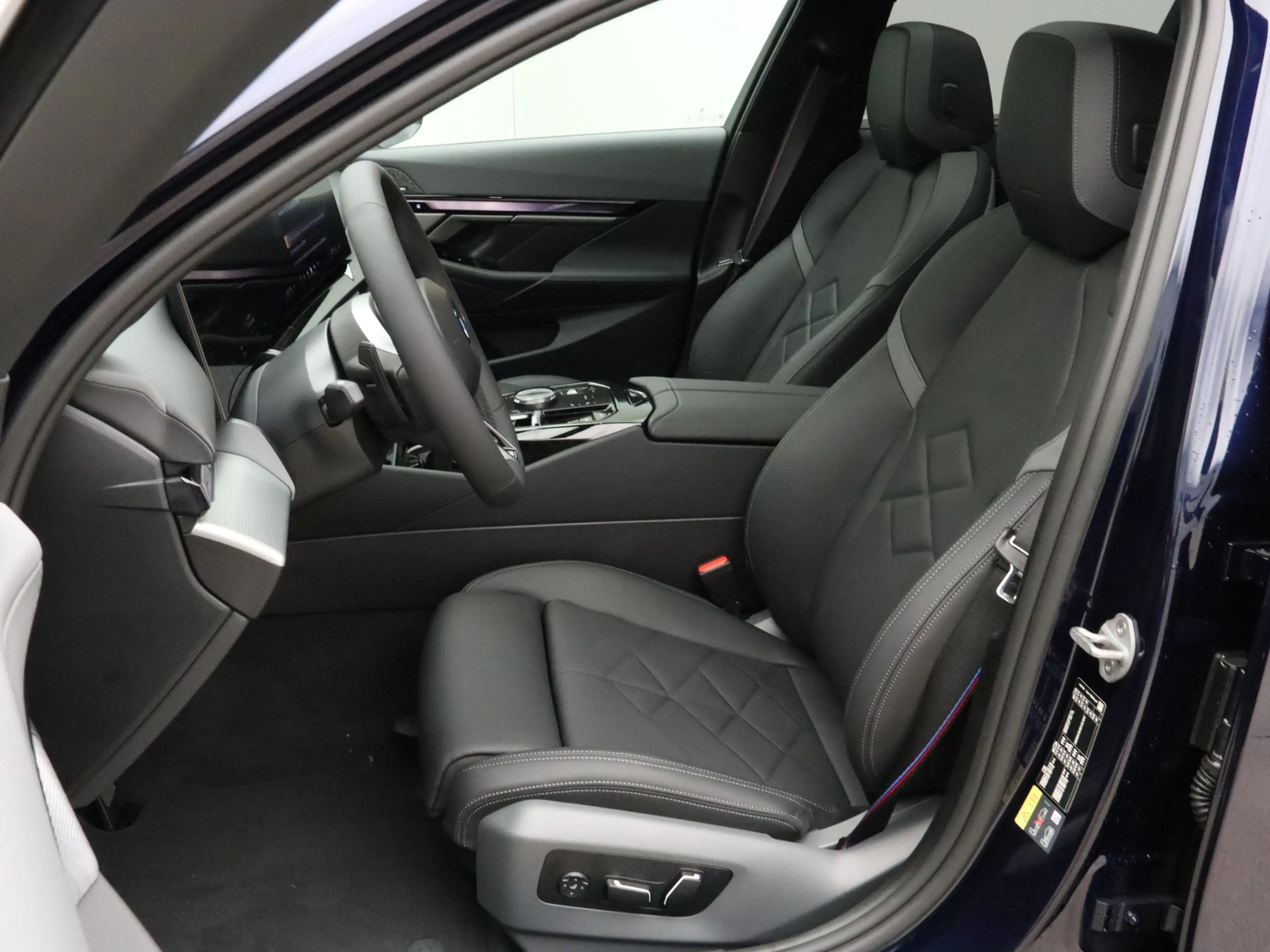 BMW i5 Touring eDrive40 84 kWh M Sport Pro Edition | Harm — photo 4