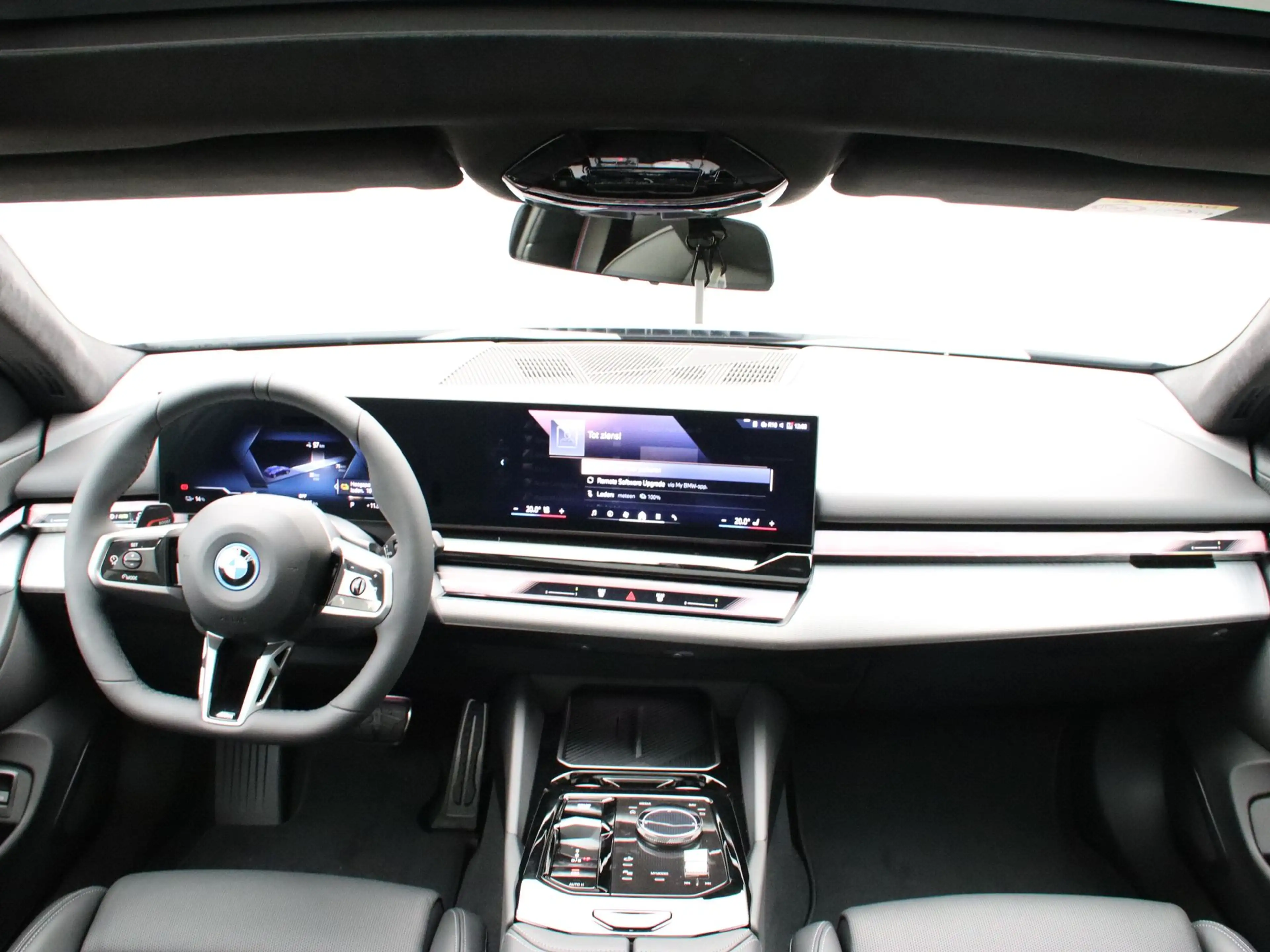 BMW i5 Touring eDrive40 84 kWh M Sport Pro Edition | Harm — photo 12