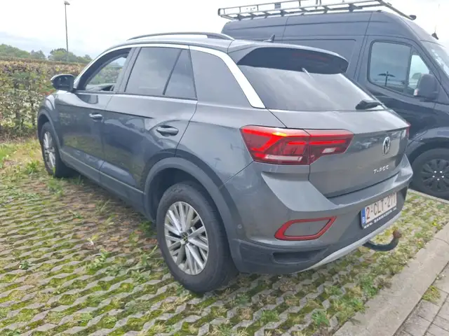 Volkswagen T-Roc view 2