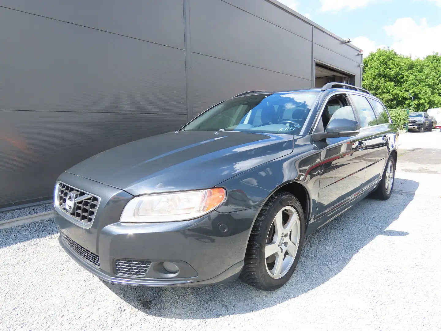 Volvo V70 2.0 D4 Momentum Start/Stop Сірий - 1