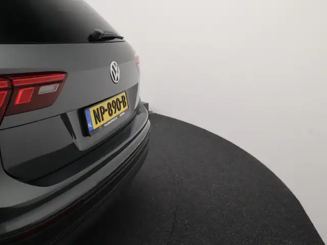Volkswagen Tiguan view 5