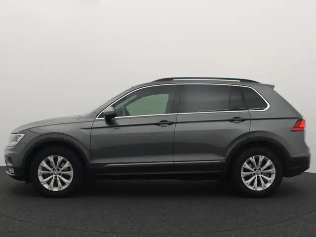 Volkswagen Tiguan view 2