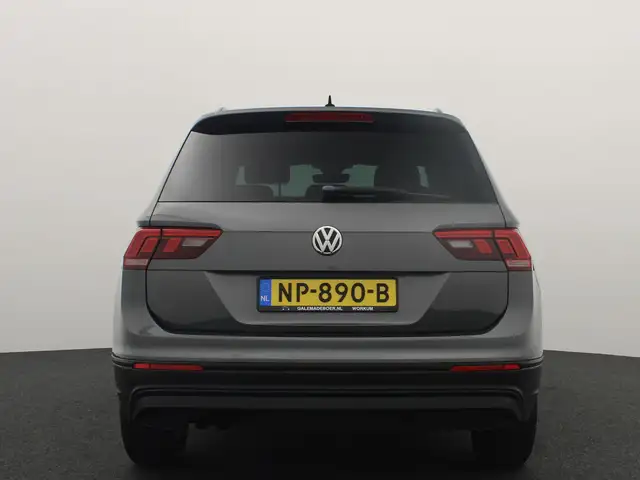 Volkswagen Tiguan view 4
