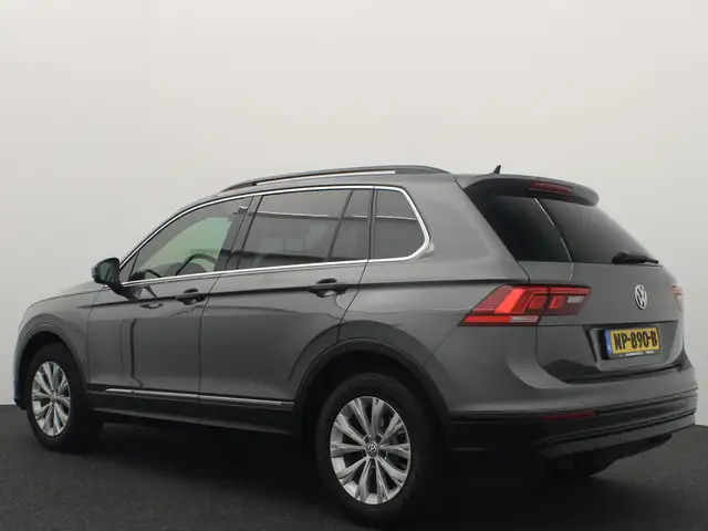 Volkswagen Tiguan view 3