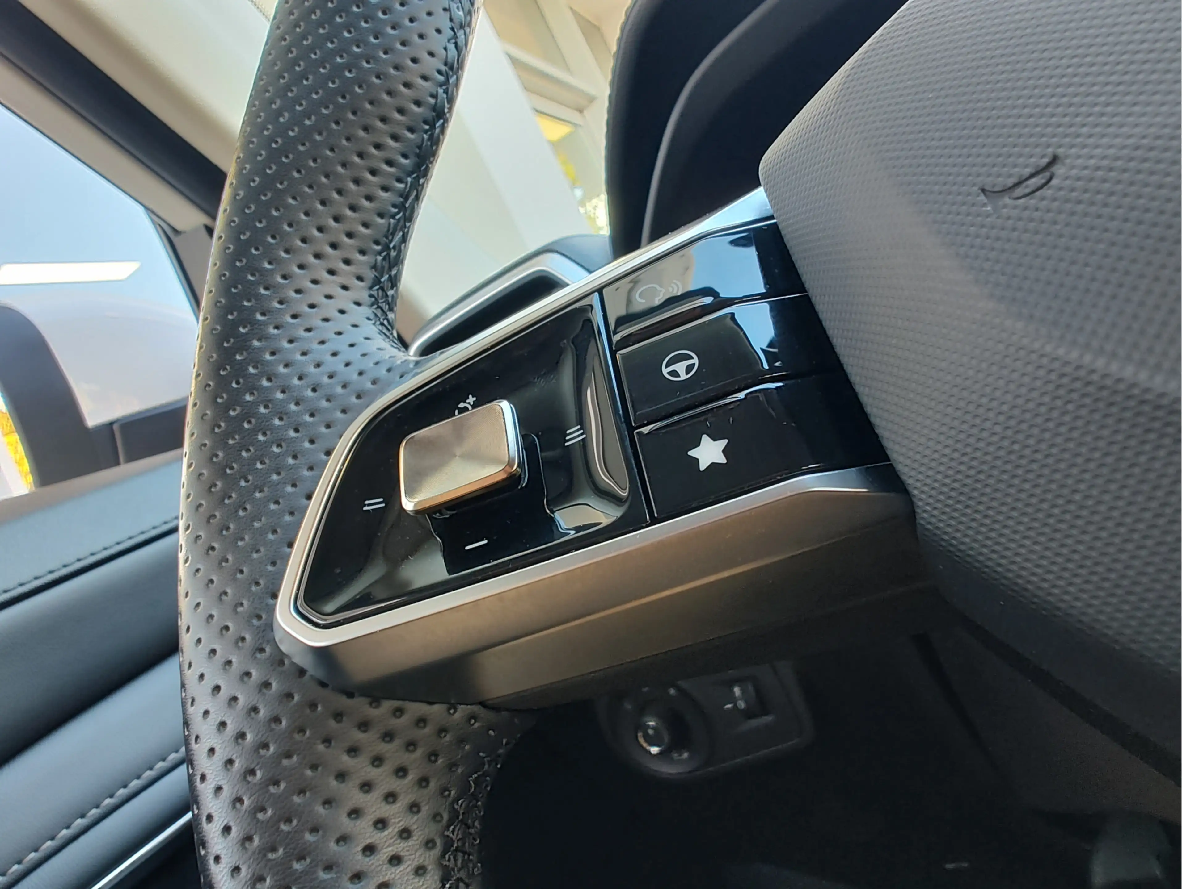 MG ZS MG Hybrid+ 1.5 HYBRID+ LUXURY 360 Camera | Keyless — photo 23