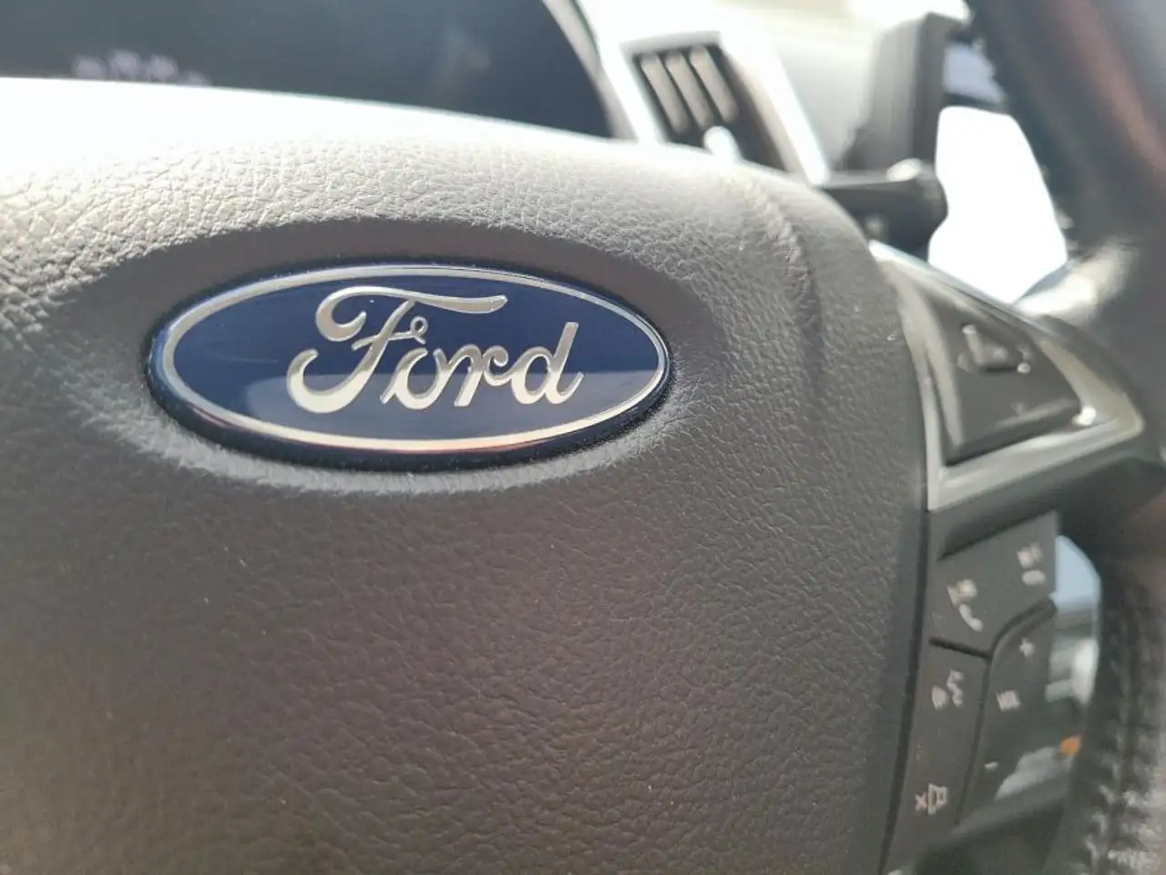 Ford Edge снимка Ford Edge