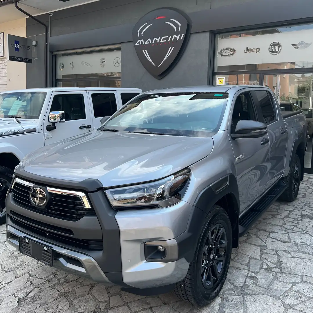 Toyota Hilux 2.8 d double cab Invincible 4wd auto Gri - 1