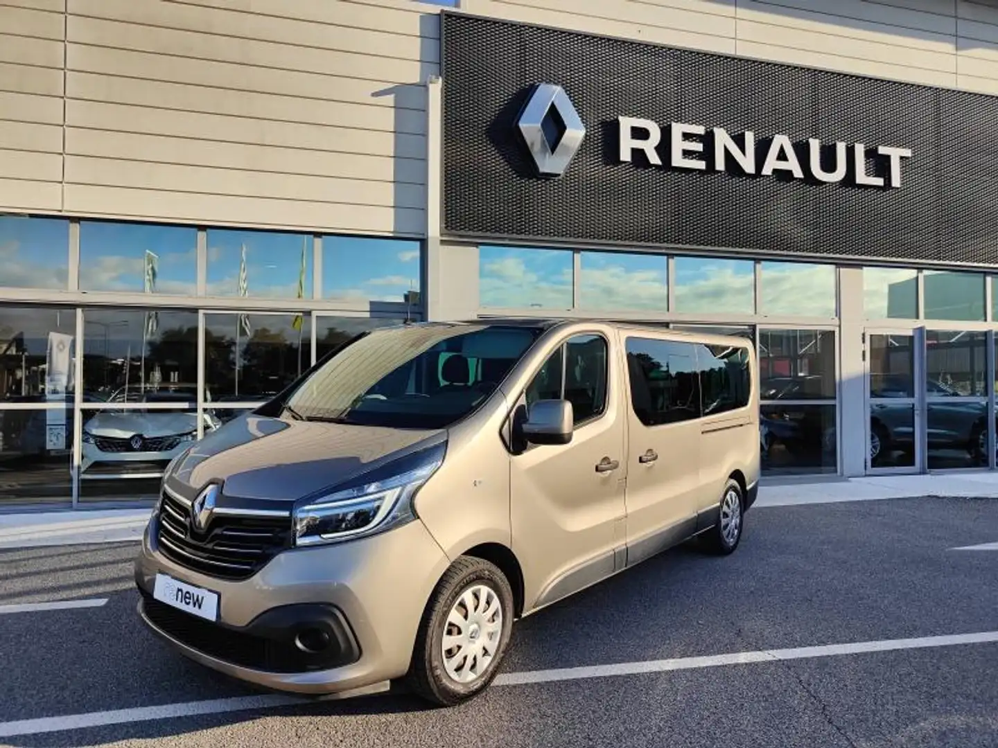 Renault Trafic L2 2.0 dCi 145ch Energy S\u0026S Intens 9 places Beige - 1