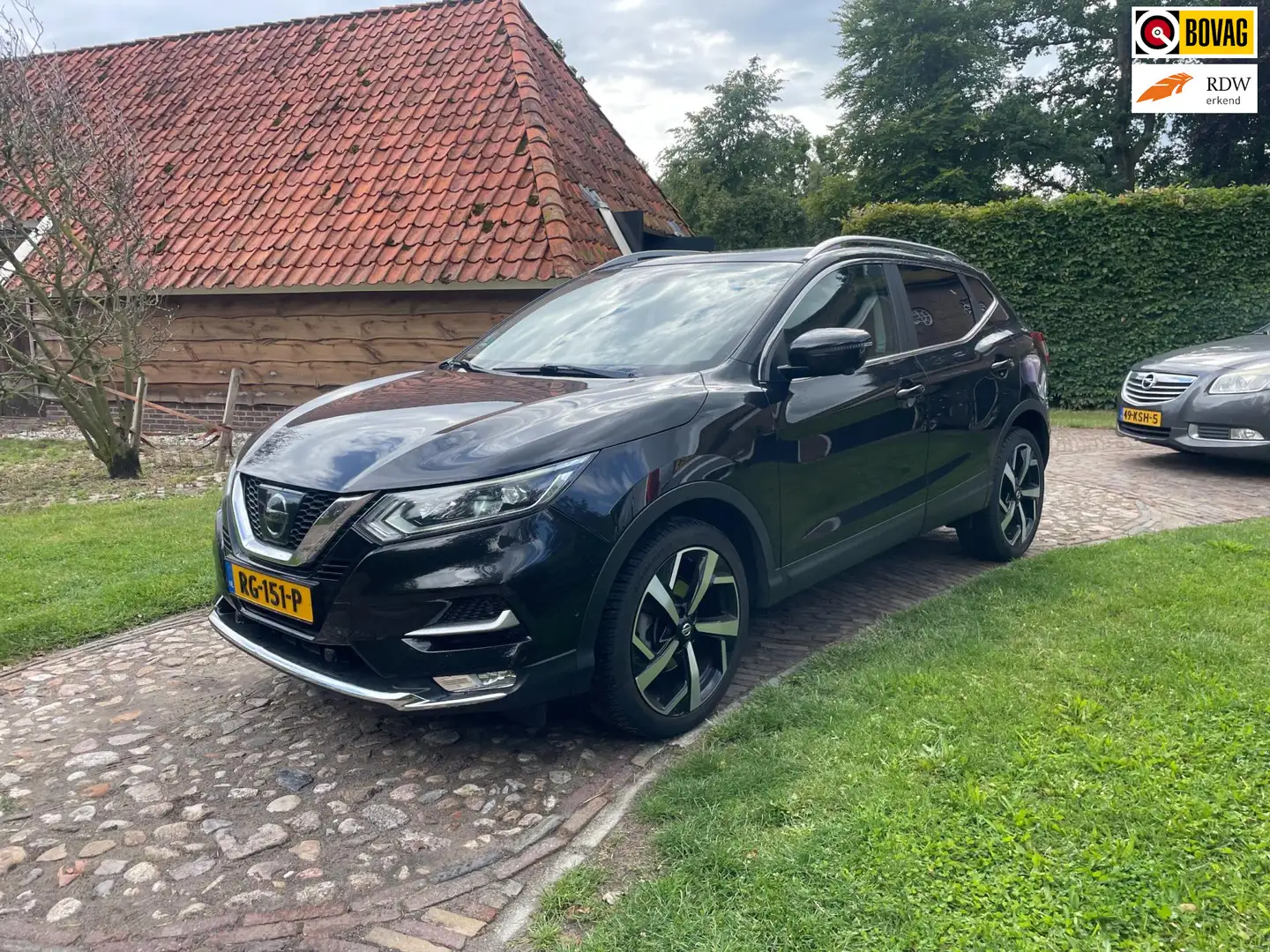 Nissan Qashqai 1.2 Tekna +-Leer-Navi-Camera-Trekhaak-Stoelverw-Bo Zwart - 1