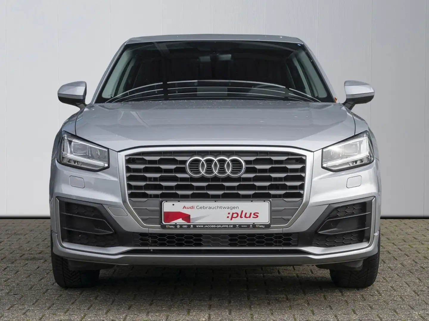 Audi Q2 35 TFSI design LED,AHK,RFK,SHZ Plateado - 2