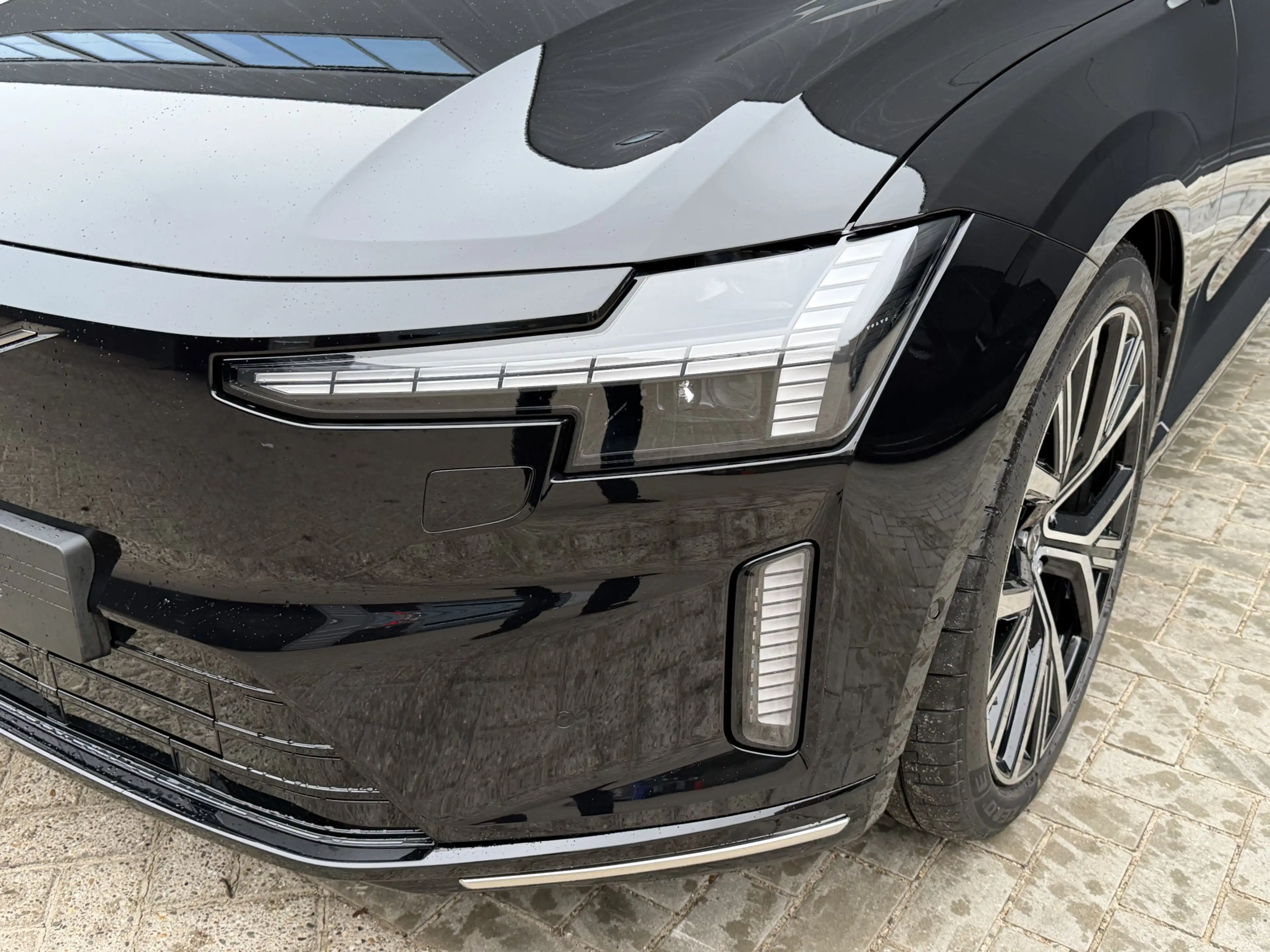 Volvo ES90 Single Motor Ext. R. Ultra Launch Edition 92 kWh P — photo 3