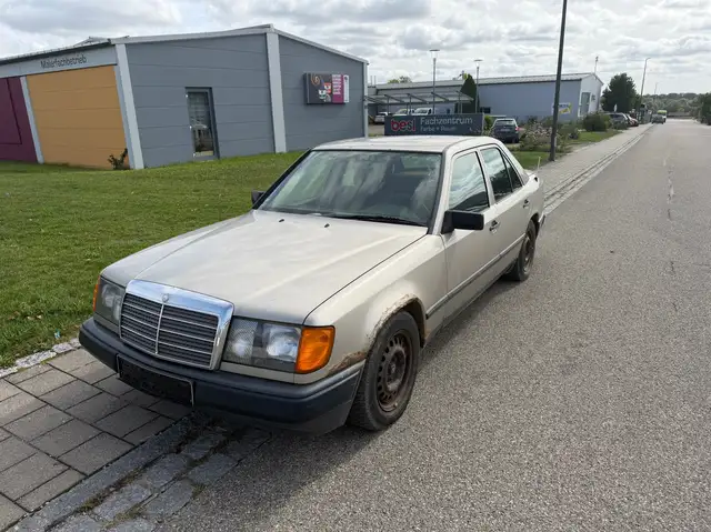 Mercedes-Benz E 260 260 E
