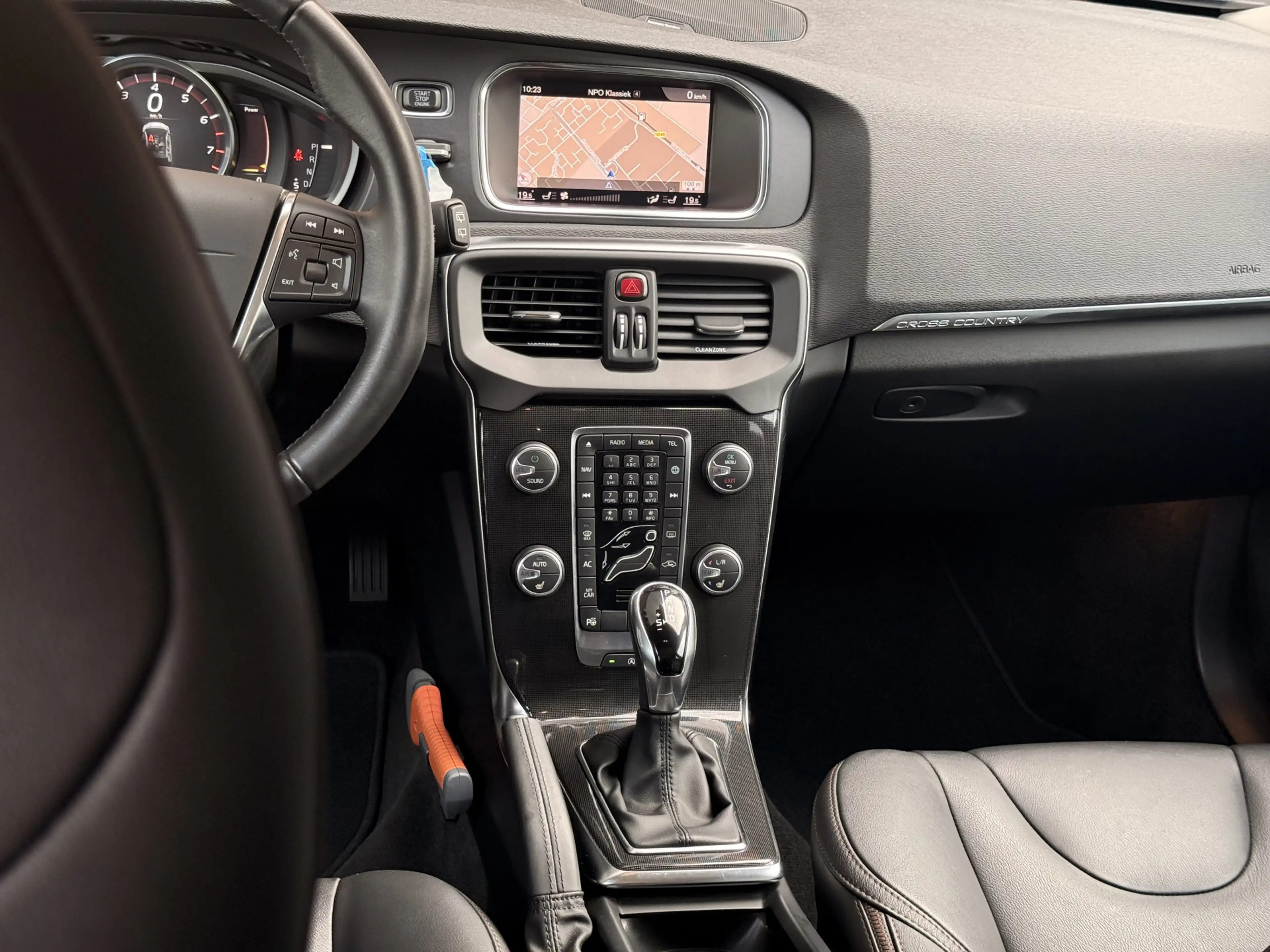 Volvo V40 Cross Country 1.5 T3 Polar+ Luxury — photo 32