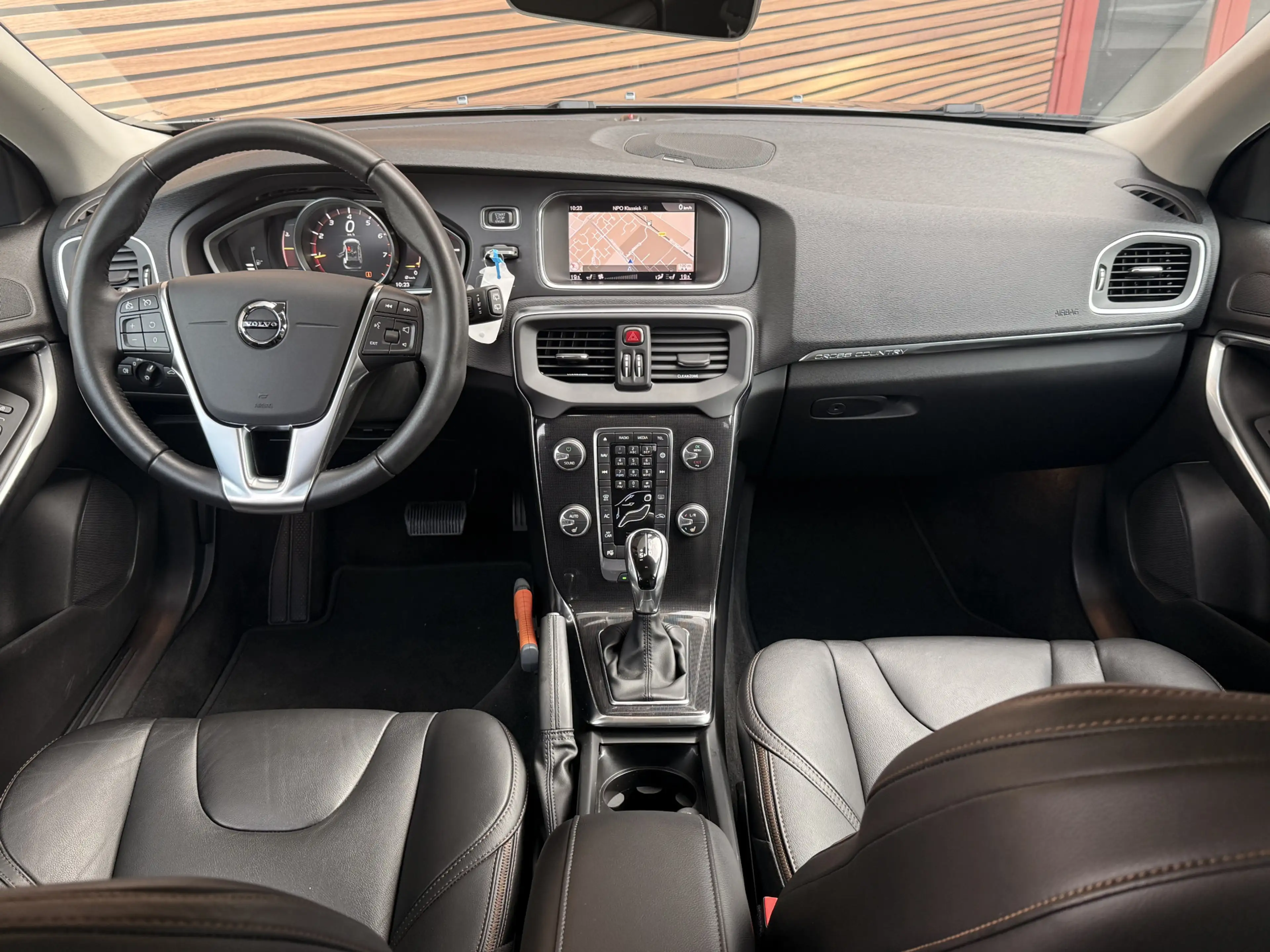 Volvo V40 Cross Country 1.5 T3 Polar+ Luxury — photo 2