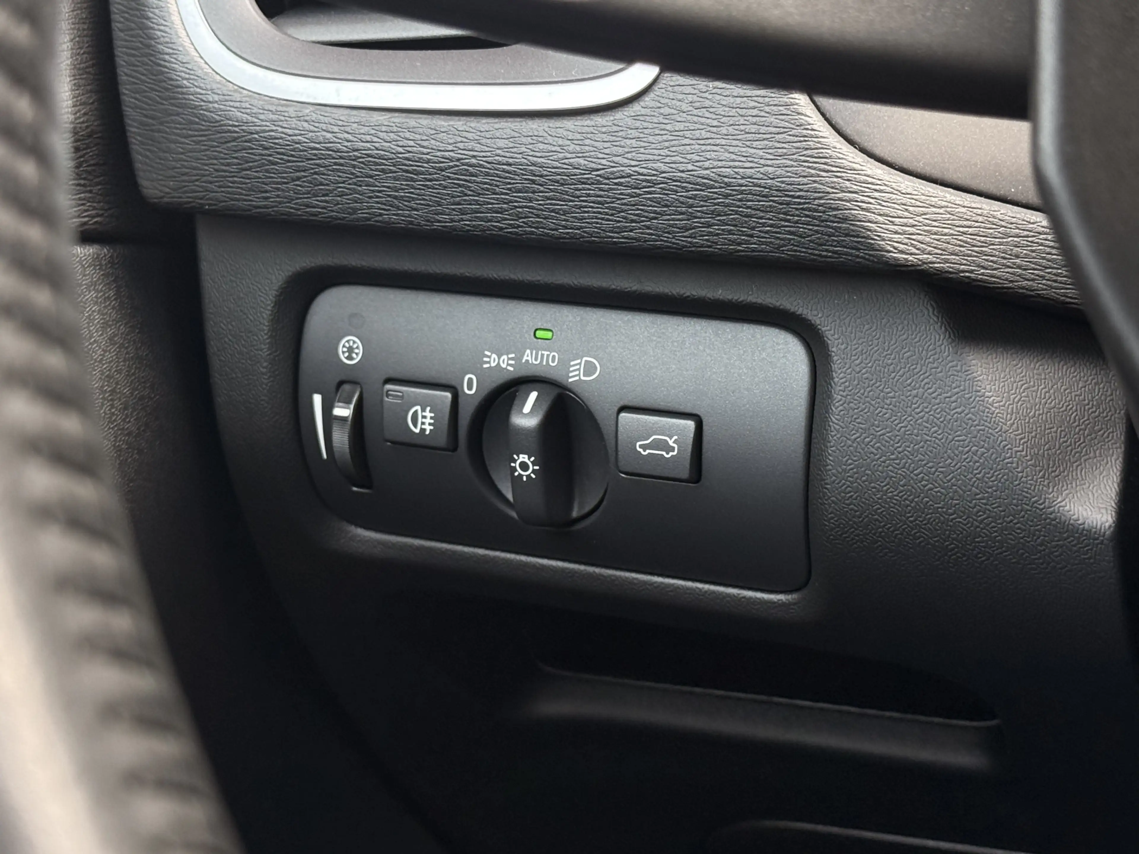 Volvo V40 Cross Country 1.5 T3 Polar+ Luxury — photo 42