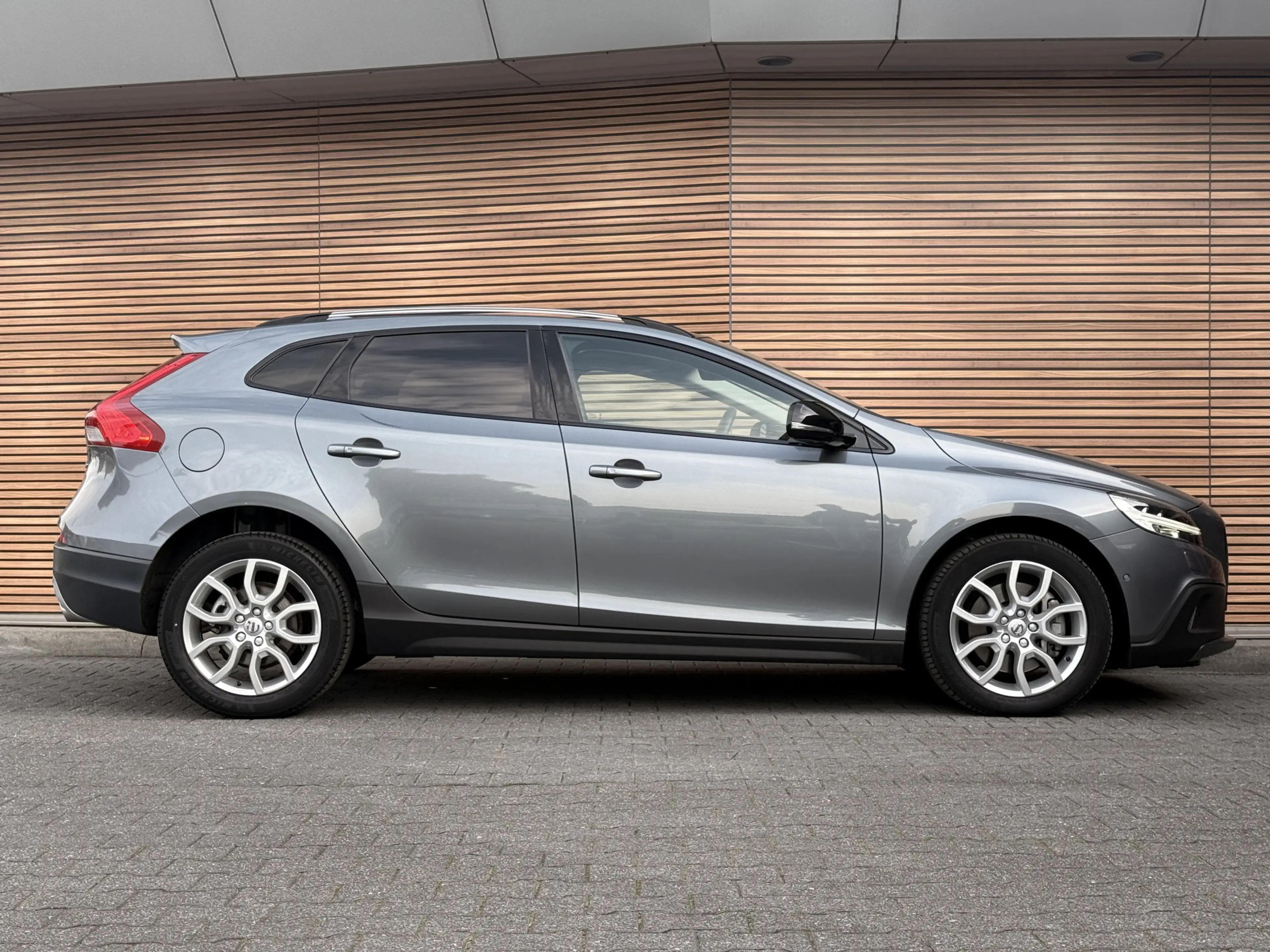 Volvo V40 Cross Country 1.5 T3 Polar+ Luxury — photo 8