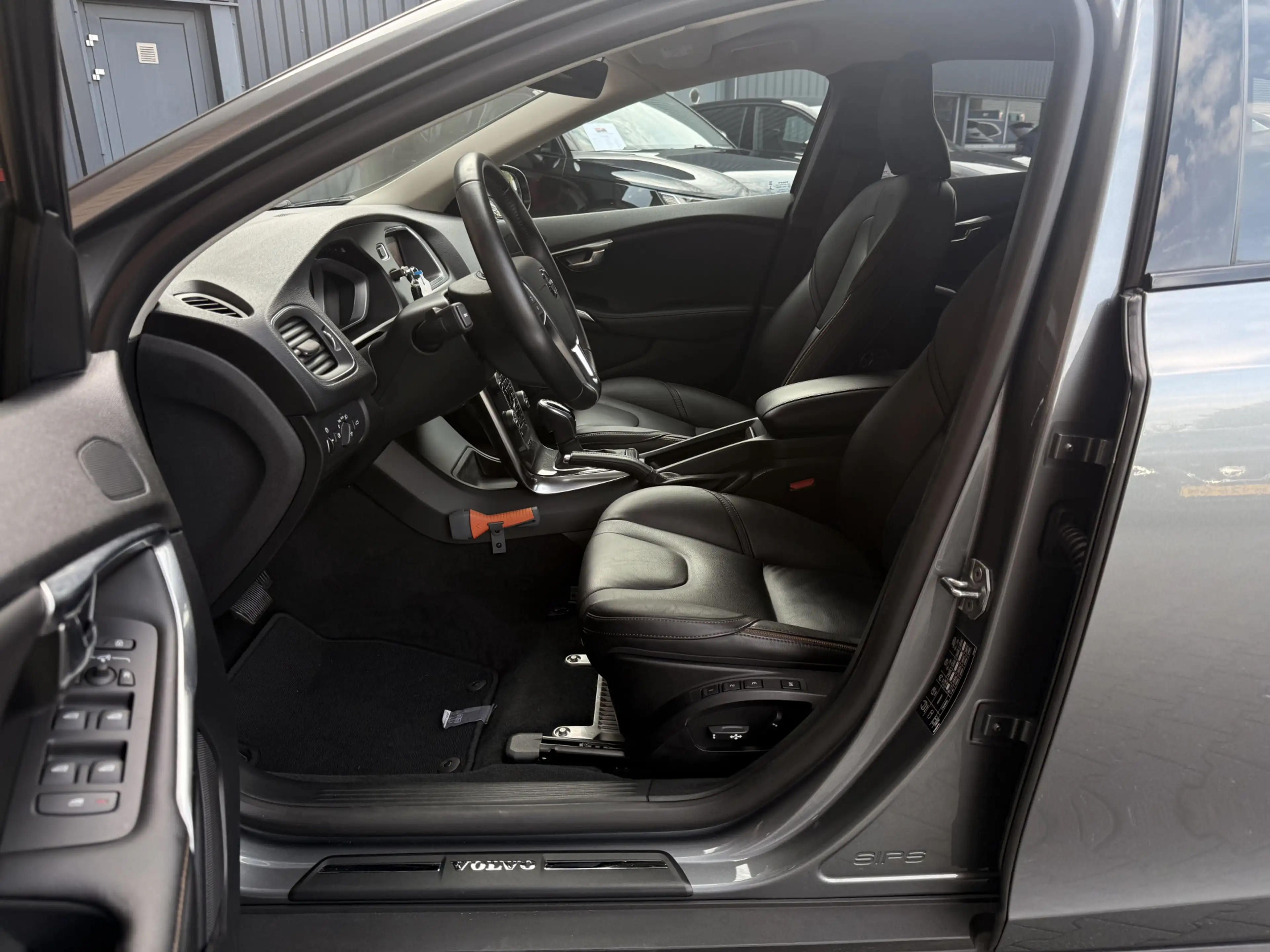 Volvo V40 Cross Country 1.5 T3 Polar+ Luxury — photo 39