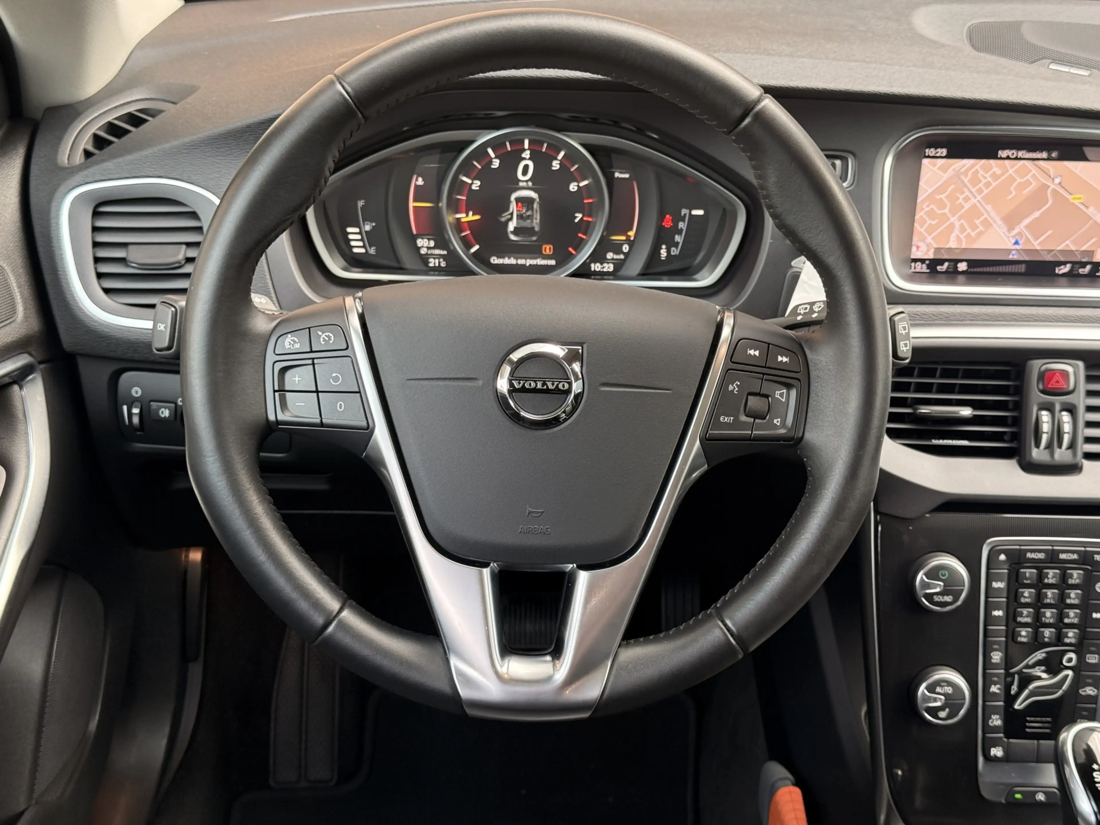 Volvo V40 Cross Country 1.5 T3 Polar+ Luxury — photo 27