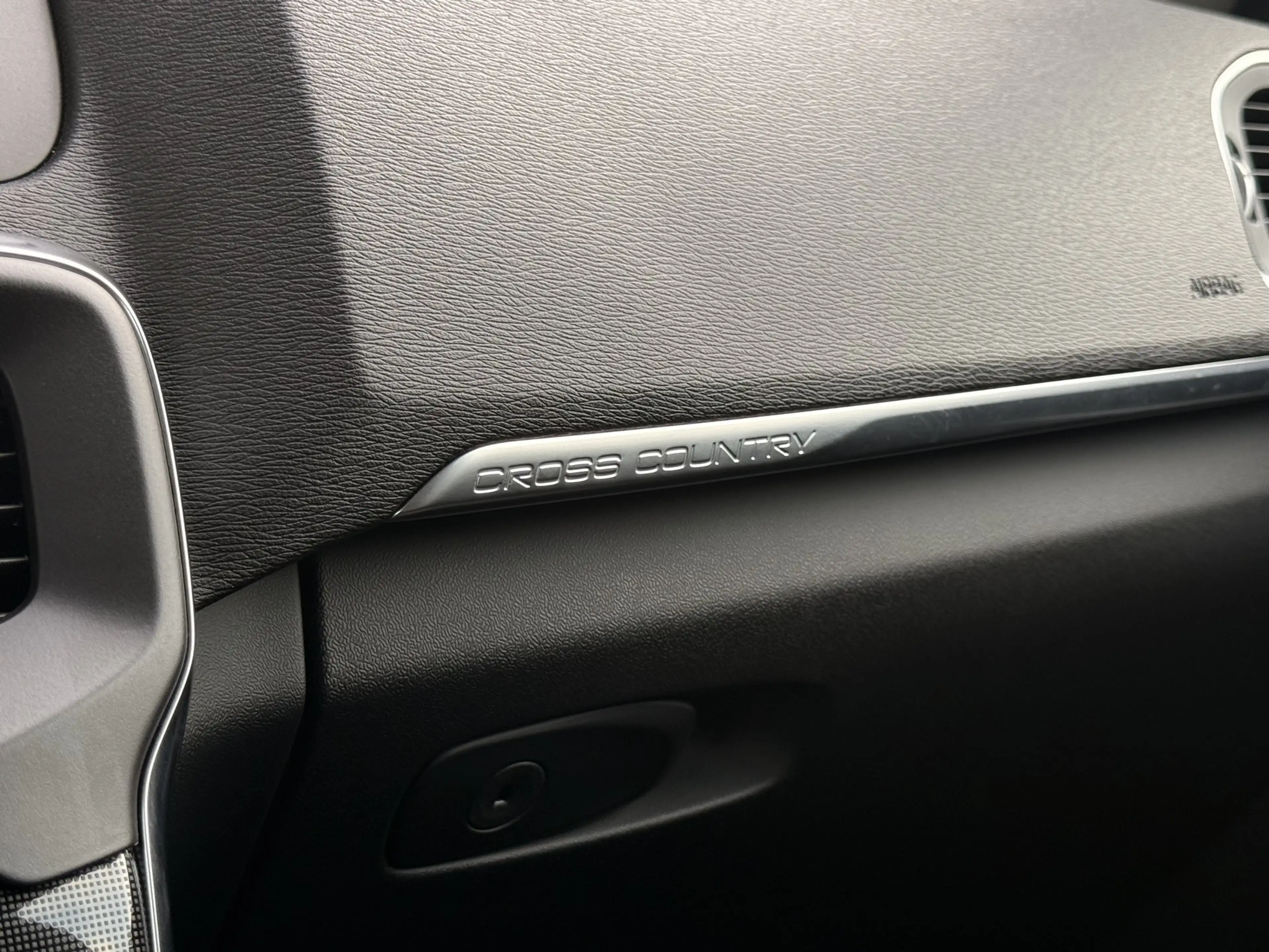 Volvo V40 Cross Country 1.5 T3 Polar+ Luxury — photo 50