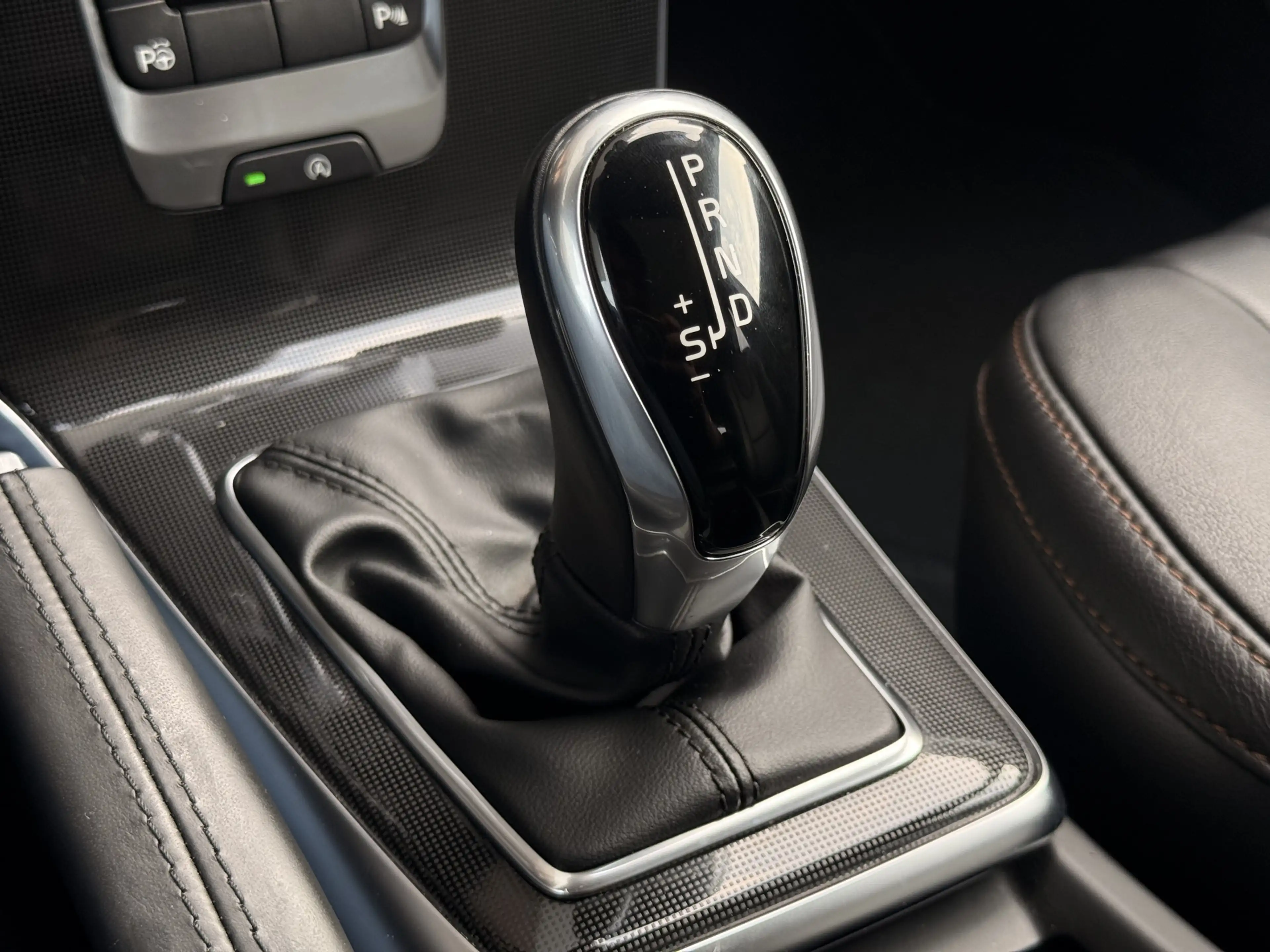 Volvo V40 Cross Country 1.5 T3 Polar+ Luxury — photo 38