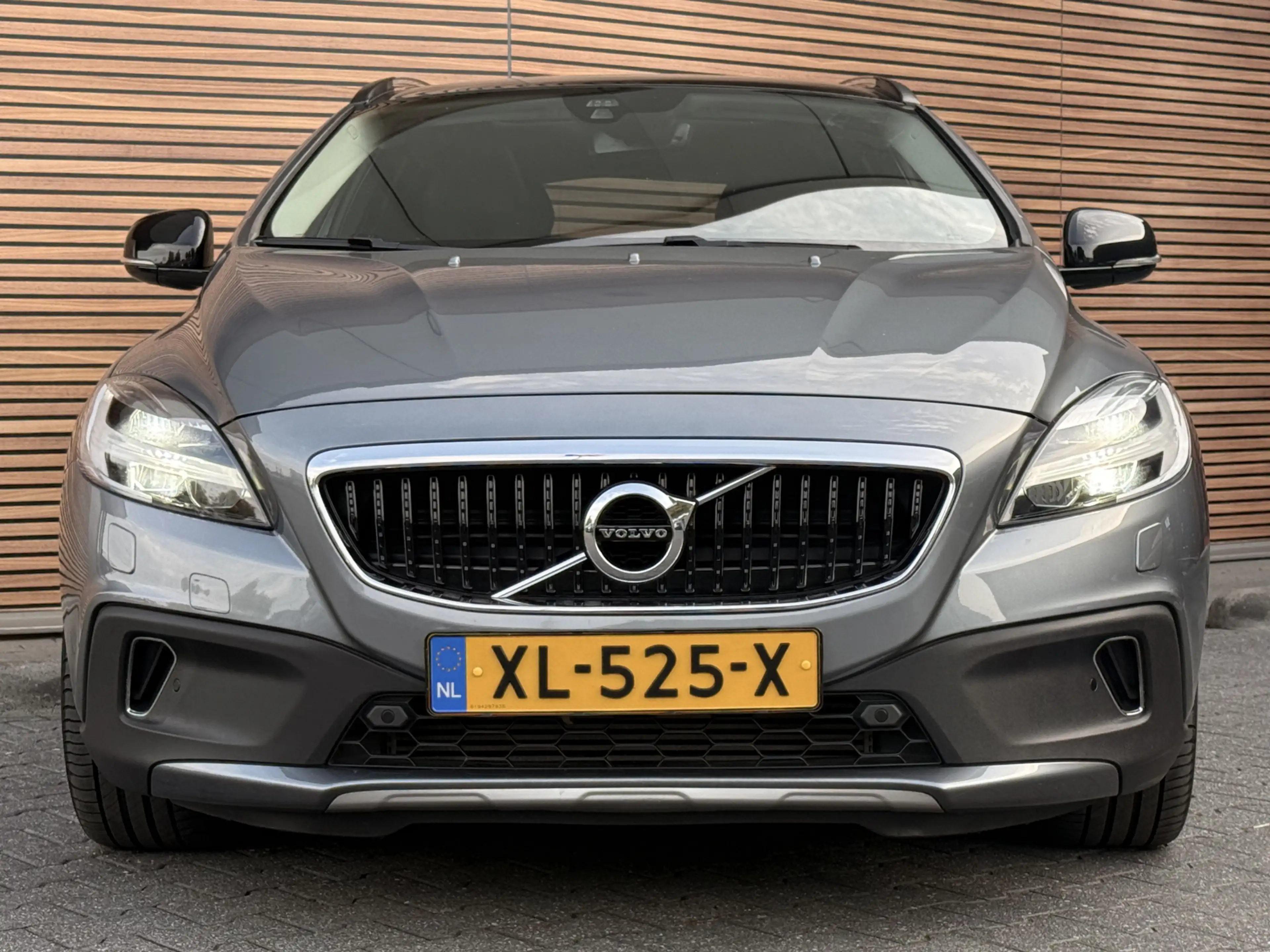Volvo V40 Cross Country 1.5 T3 Polar+ Luxury — photo 10