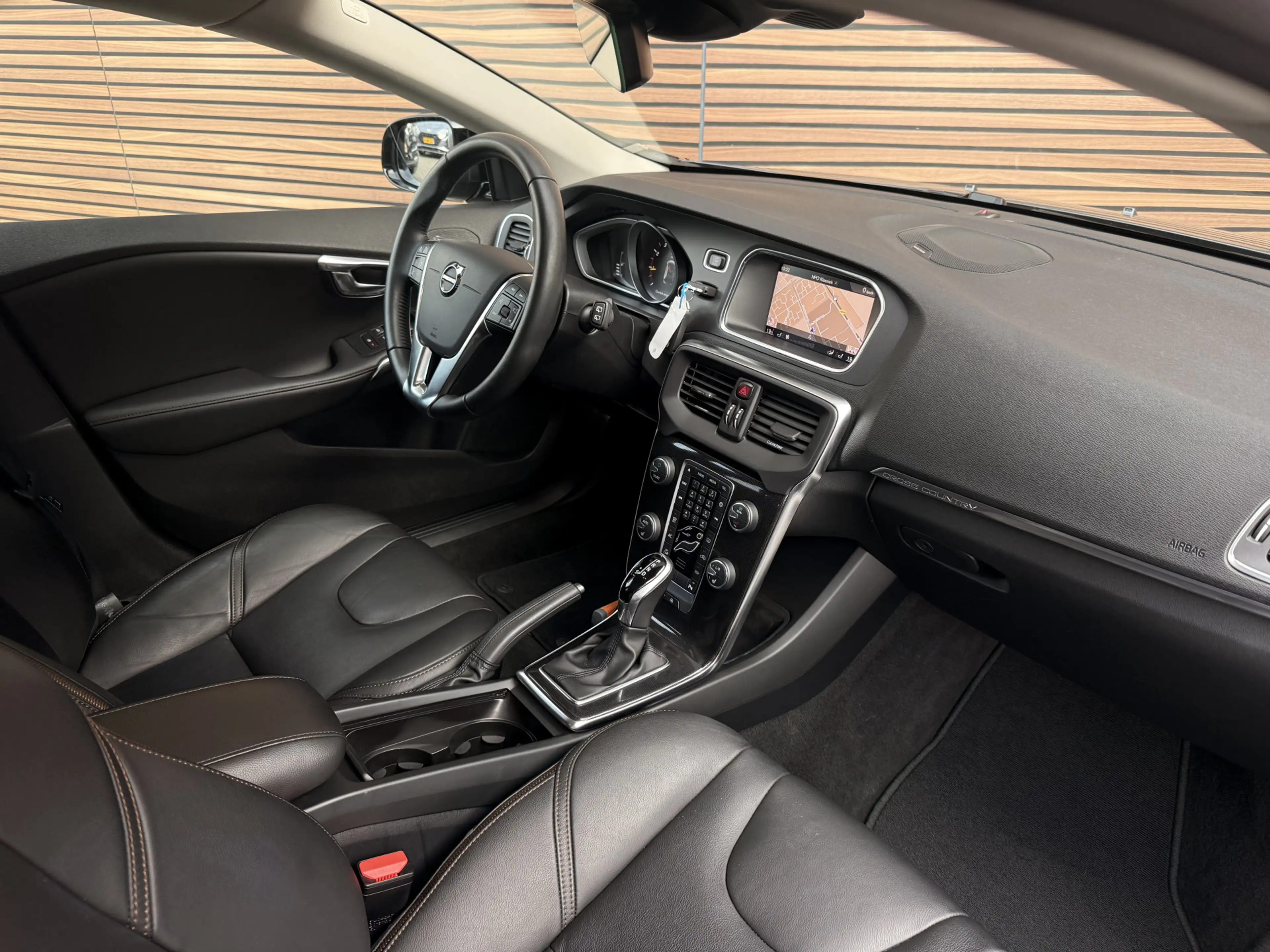 Volvo V40 Cross Country 1.5 T3 Polar+ Luxury — photo 4