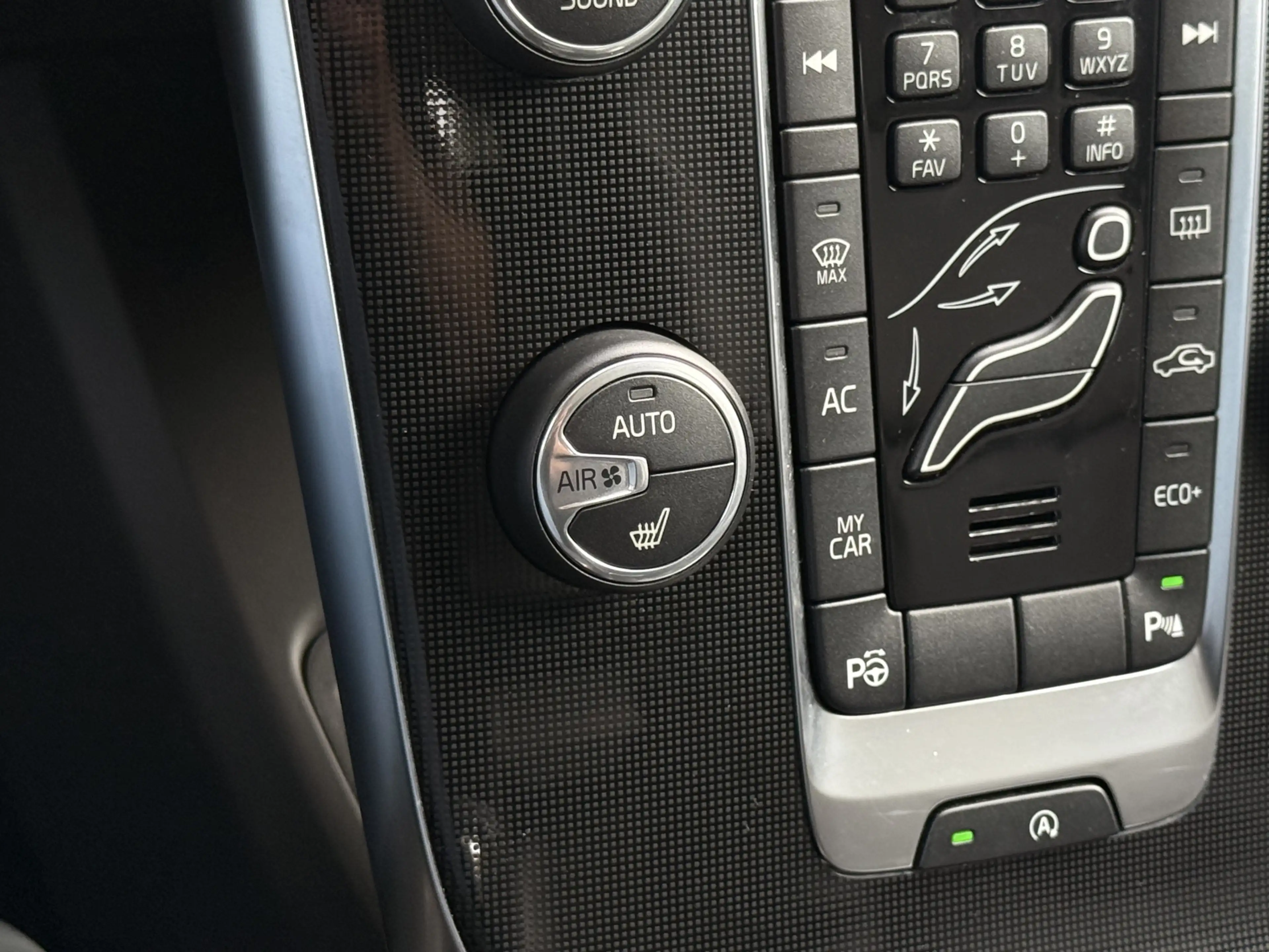Volvo V40 Cross Country 1.5 T3 Polar+ Luxury — photo 37
