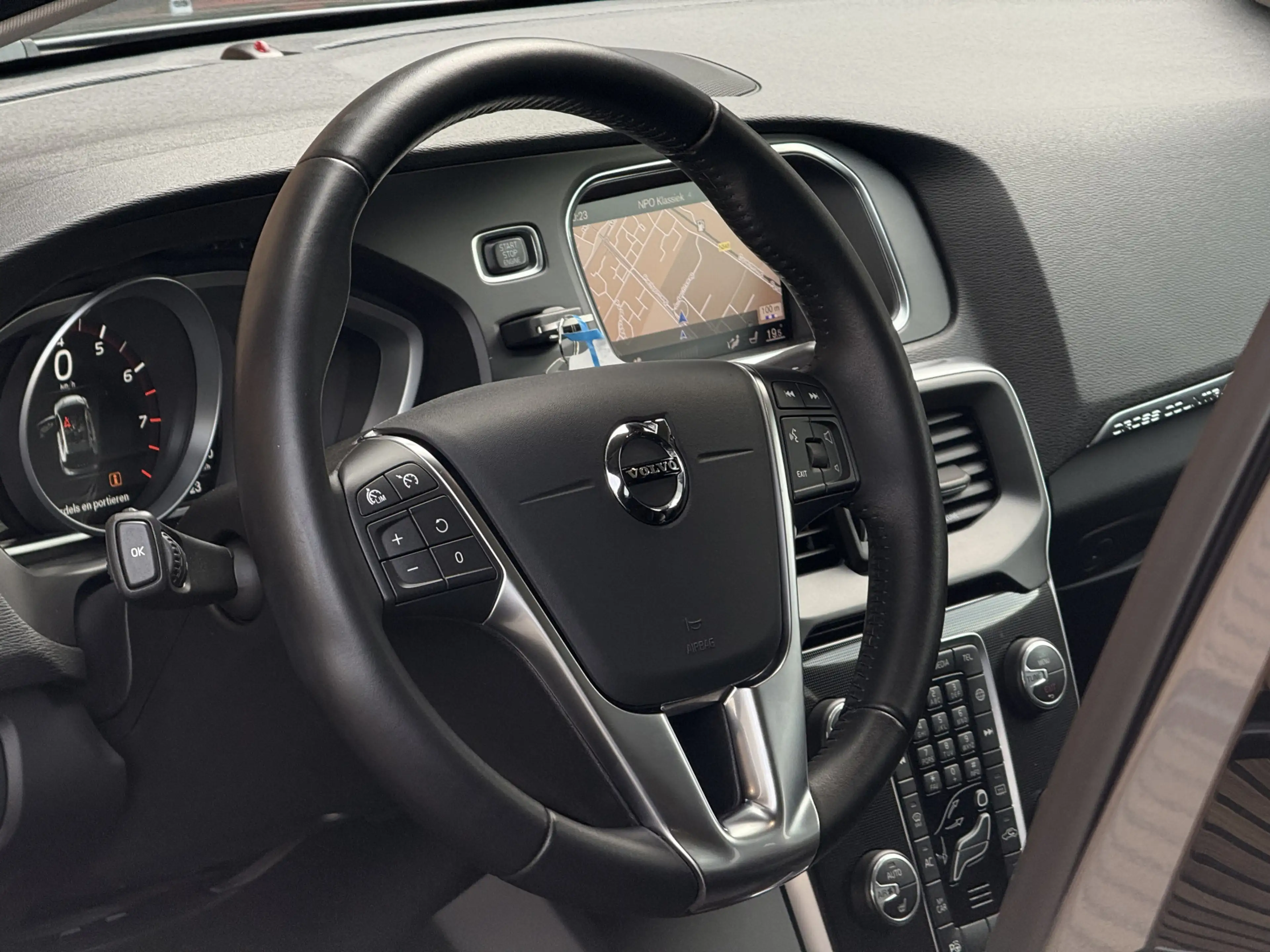 Volvo V40 Cross Country 1.5 T3 Polar+ Luxury — photo 9
