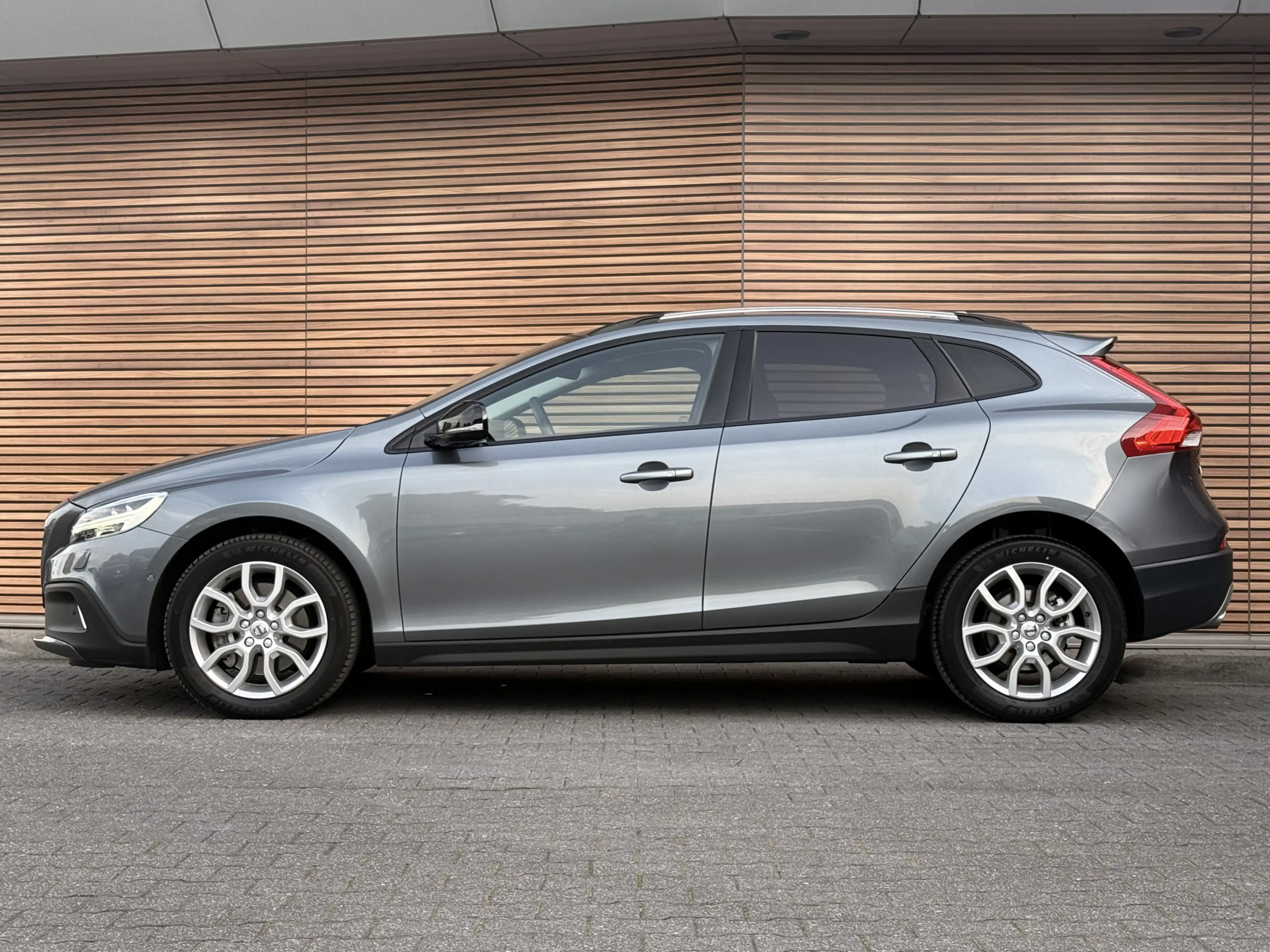 Volvo V40 Cross Country 1.5 T3 Polar+ Luxury — photo 7