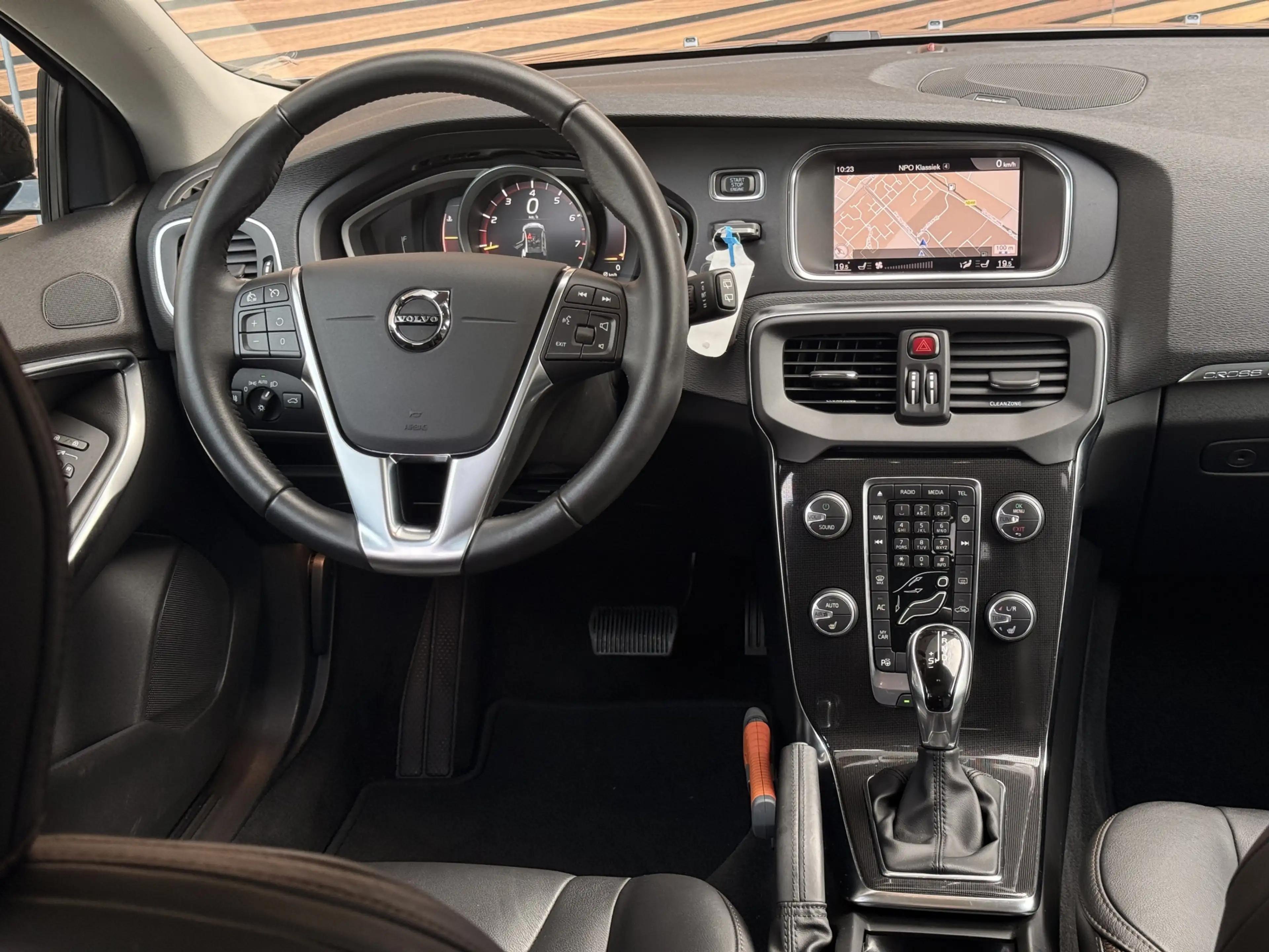 Volvo V40 Cross Country 1.5 T3 Polar+ Luxury — photo 26