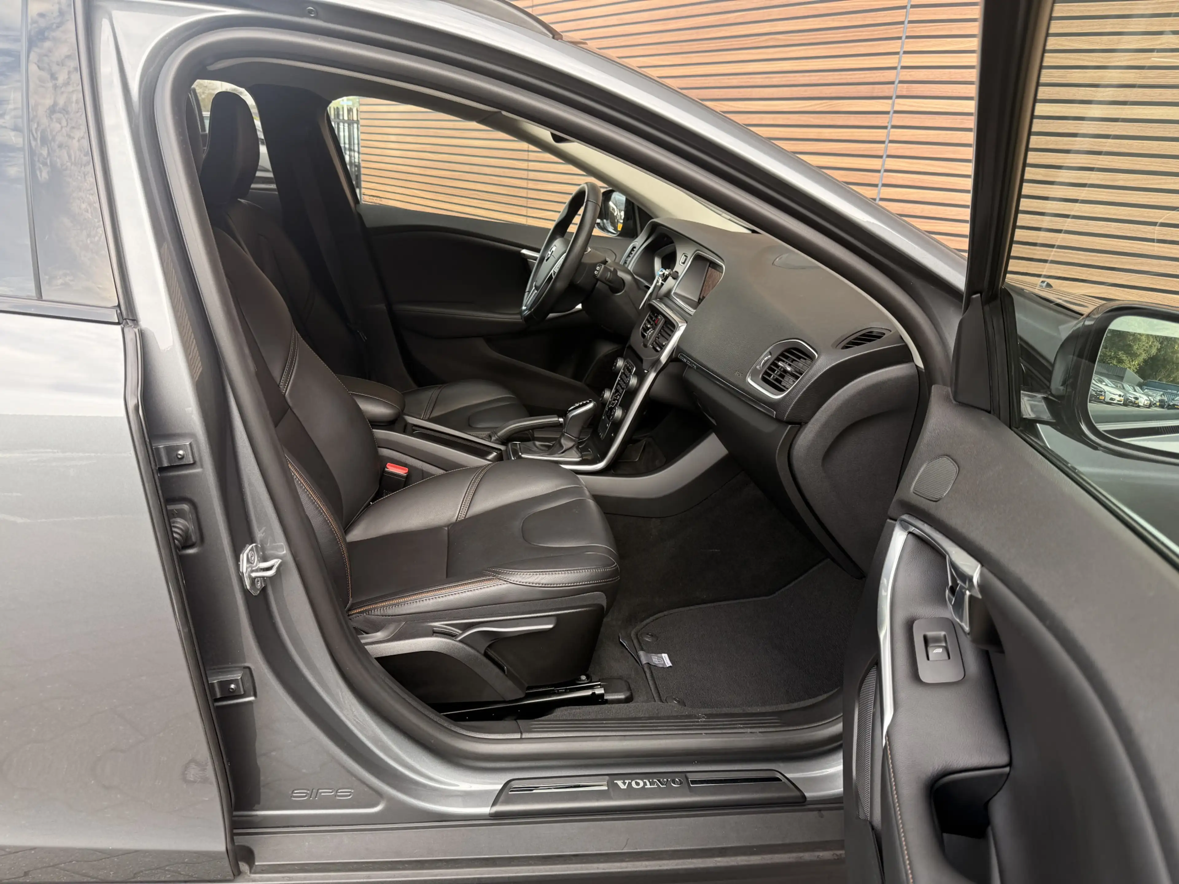Volvo V40 Cross Country 1.5 T3 Polar+ Luxury — photo 43