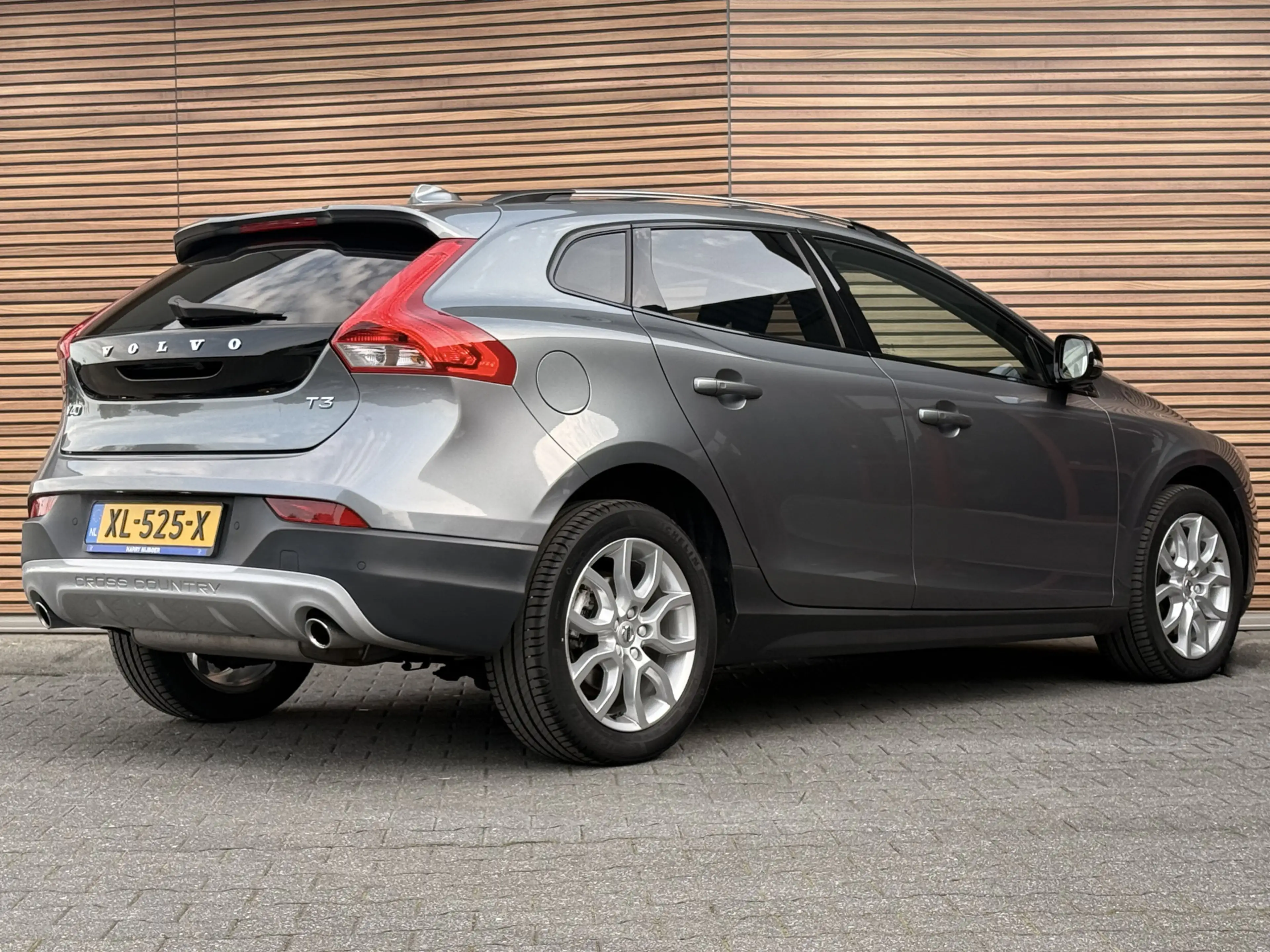 Volvo V40 Cross Country 1.5 T3 Polar+ Luxury — photo 3