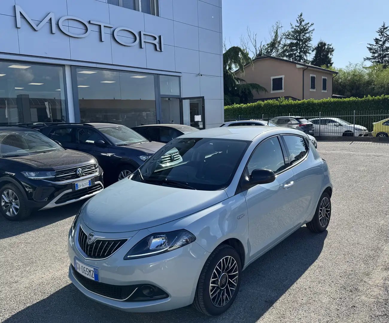Lancia Ypsilon 1.0 firefly hybrid Platino / NO VINCOLI Blu/Azzurro - 2