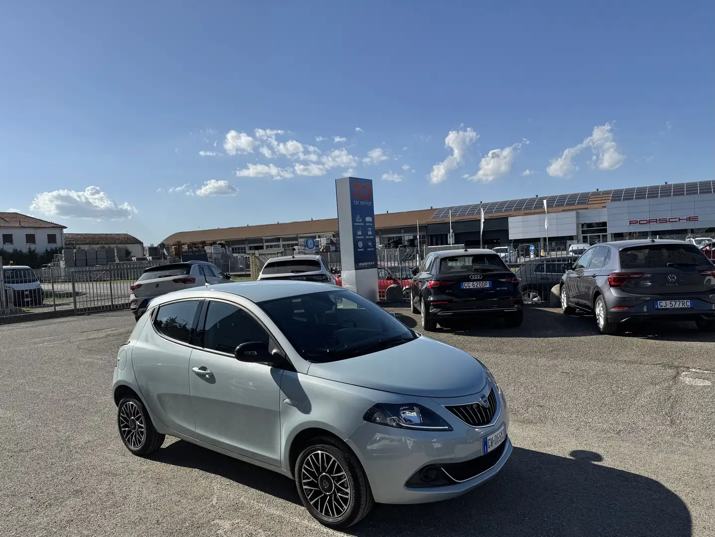 Lancia Ypsilon 1.0 firefly hybrid Platino / NO VINCOLI Blu/Azzurro - 1