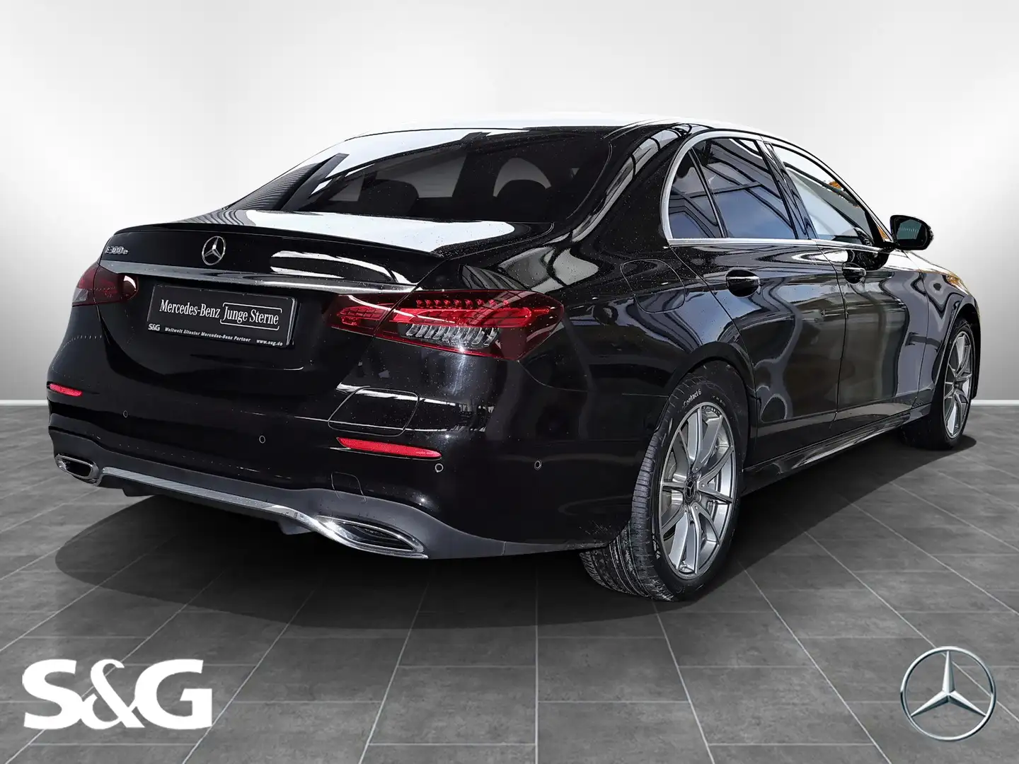 Mercedes-Benz E 300 e Limousine AMG RüKam+MBUX+LED+Smartph+19 Schwarz - 2