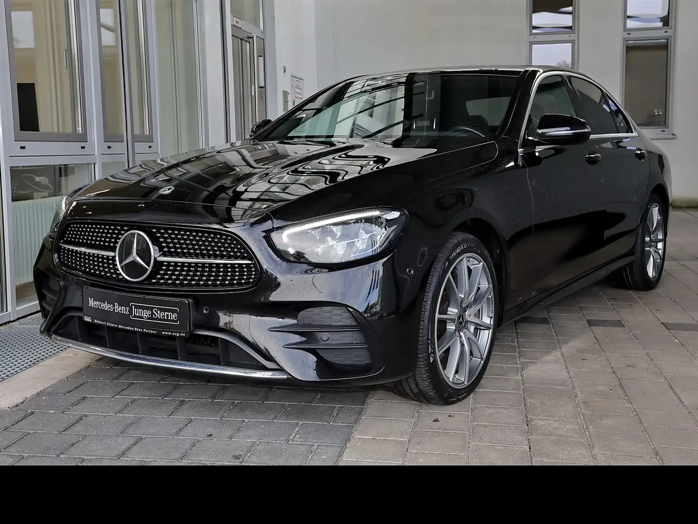 Mercedes-Benz E 300 e Limousine AMG RüKam+MBUX+LED+Smartph+19 Schwarz - 1