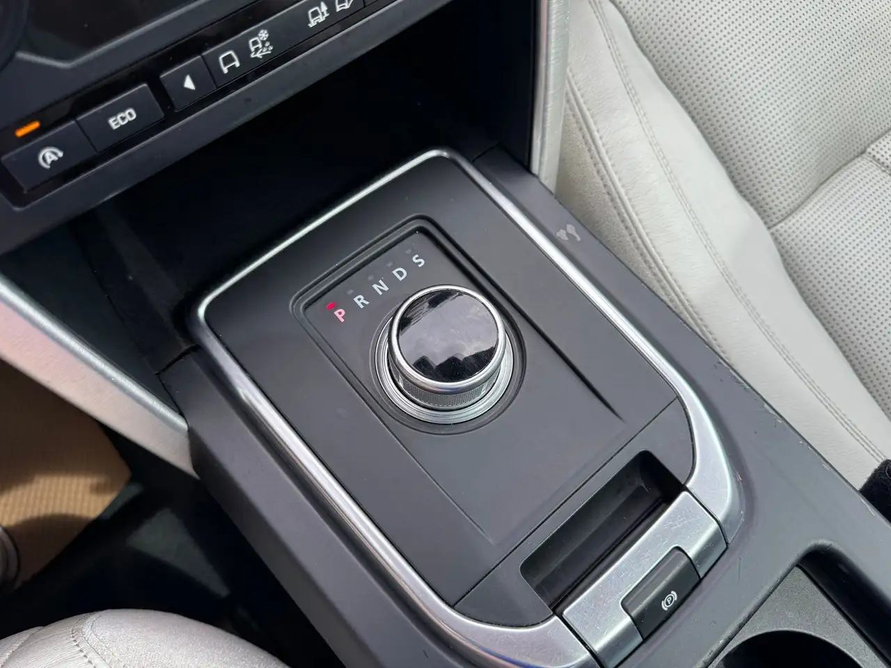 Land Rover Discovery Sport снимка Land Rover Discovery Sport