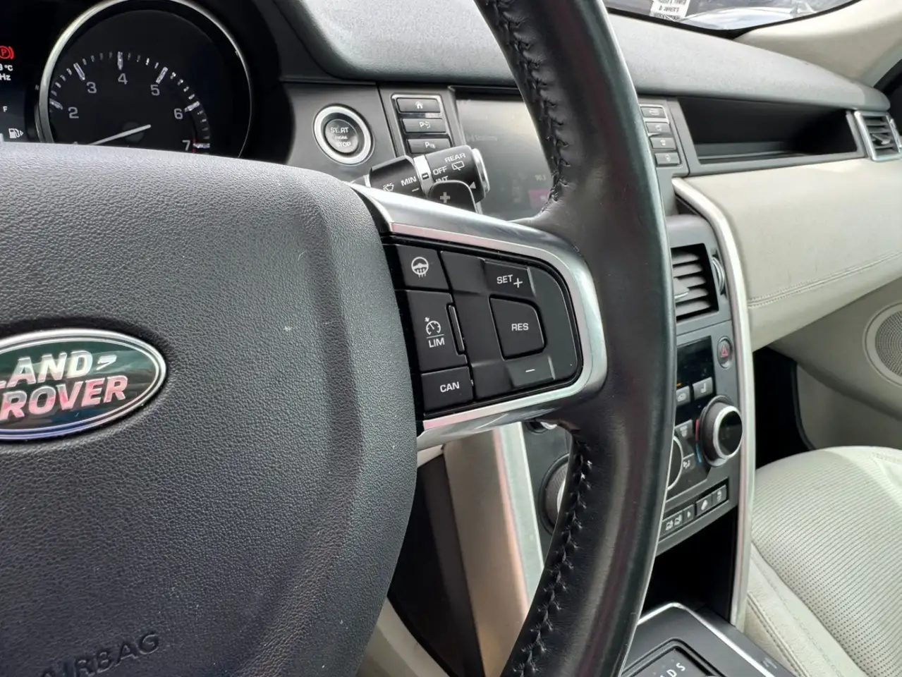 Land Rover Discovery Sport снимка Land Rover Discovery Sport