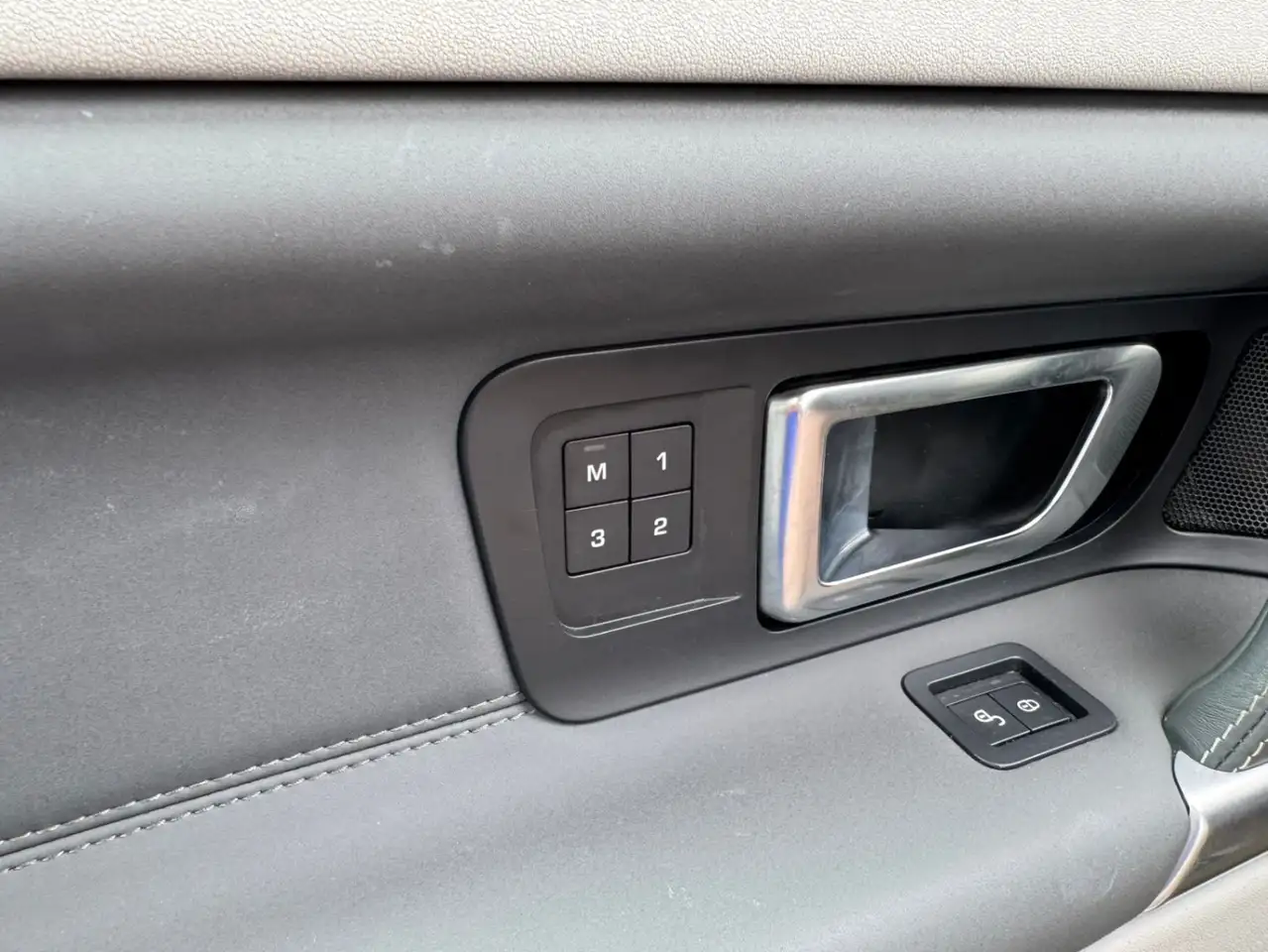 Land Rover Discovery Sport снимка Land Rover Discovery Sport