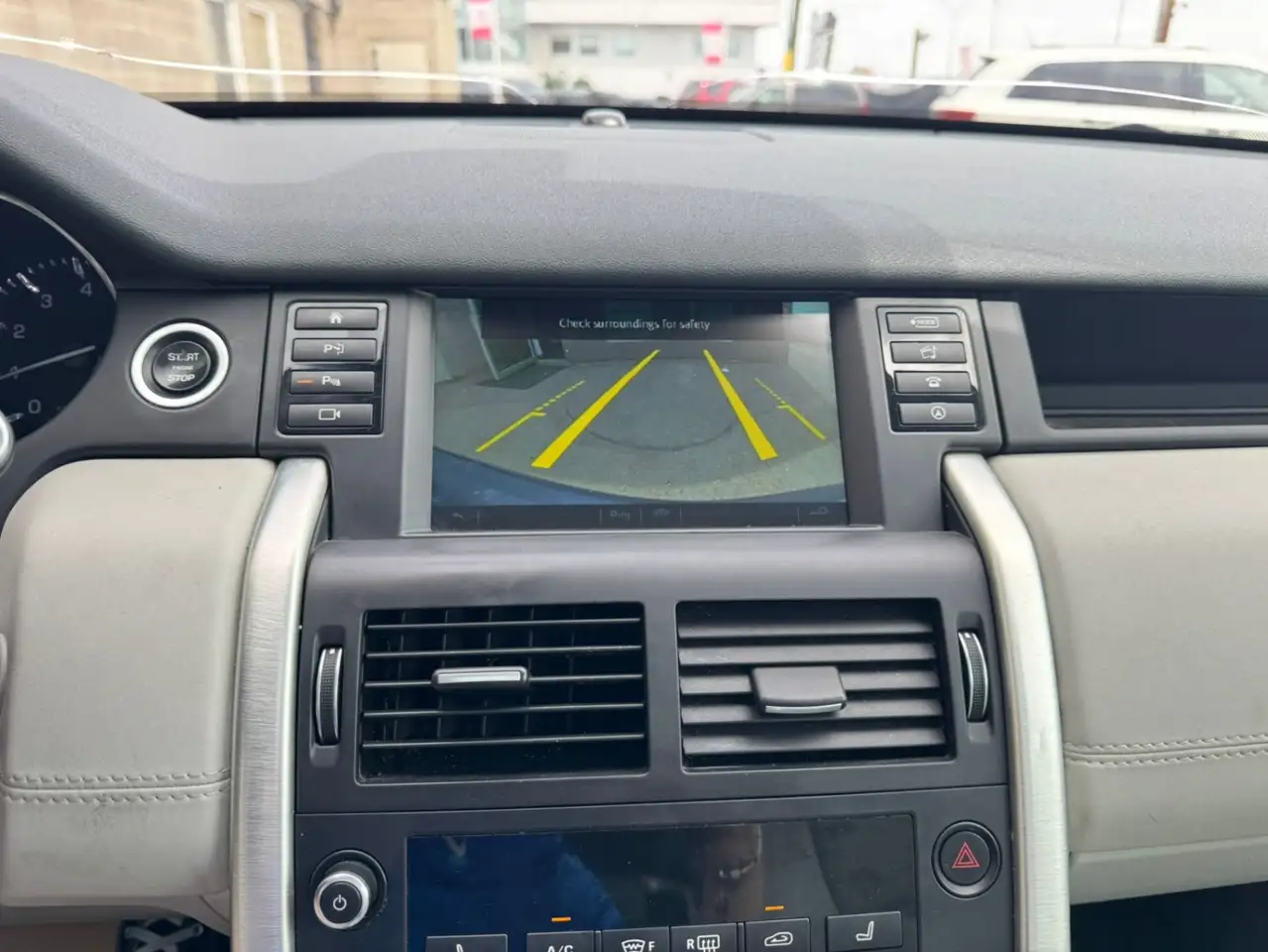 Land Rover Discovery Sport снимка Land Rover Discovery Sport