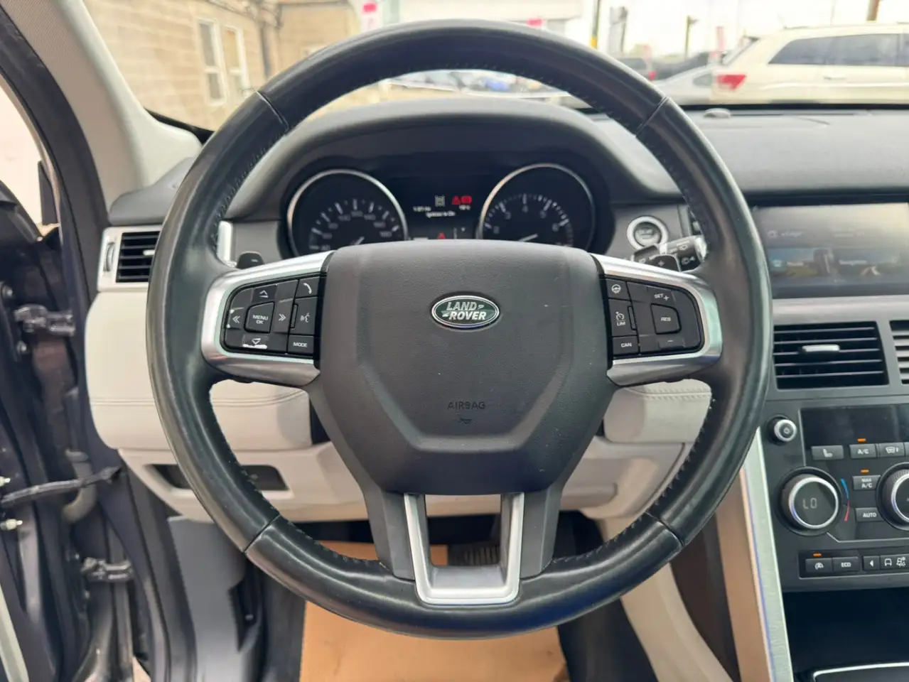 Land Rover Discovery Sport снимка Land Rover Discovery Sport