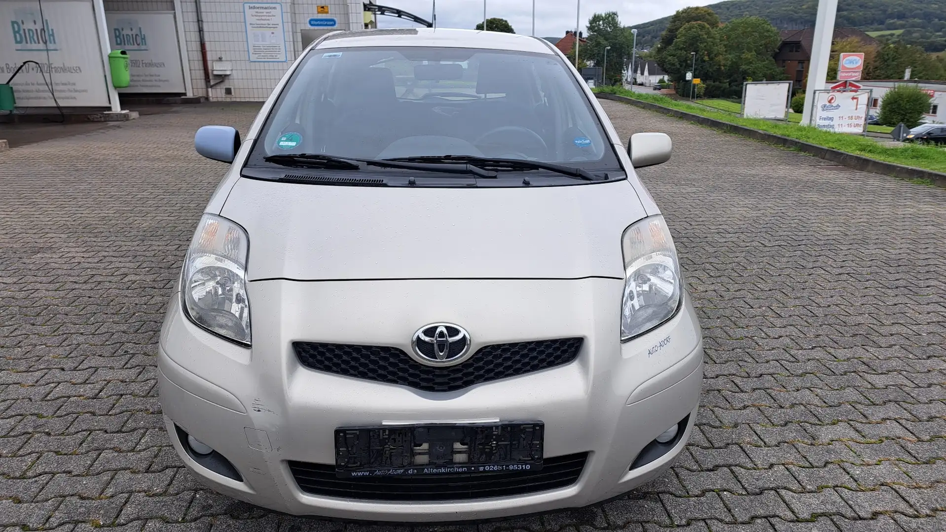 Toyota Yaris Yaris  5-Türer 1.33 VVT-i Executive/6Gang Grau - 2