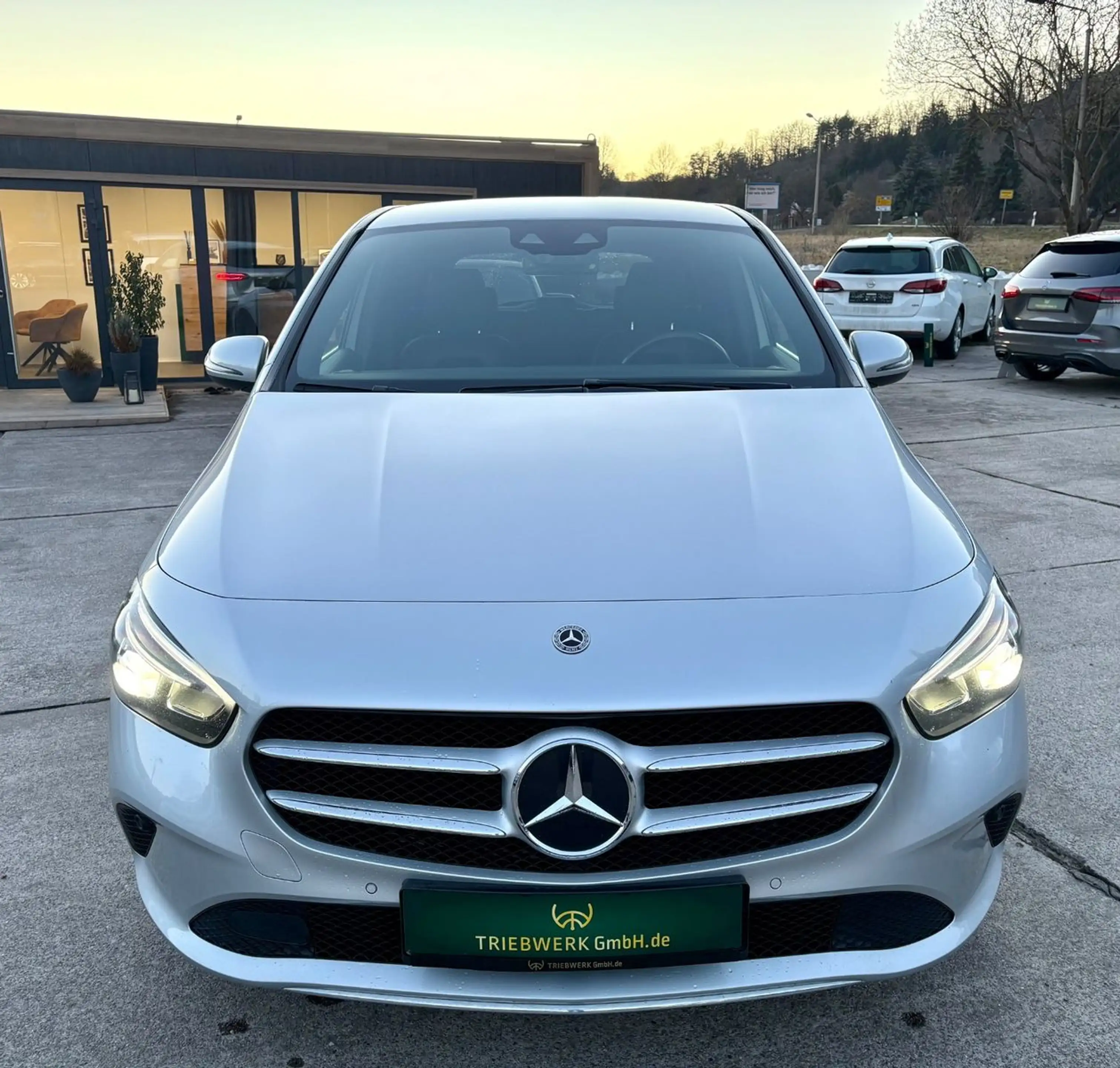 Mercedes-Benz B 220 d Automatik LED Navi Leder Kamera DAB — photo 2