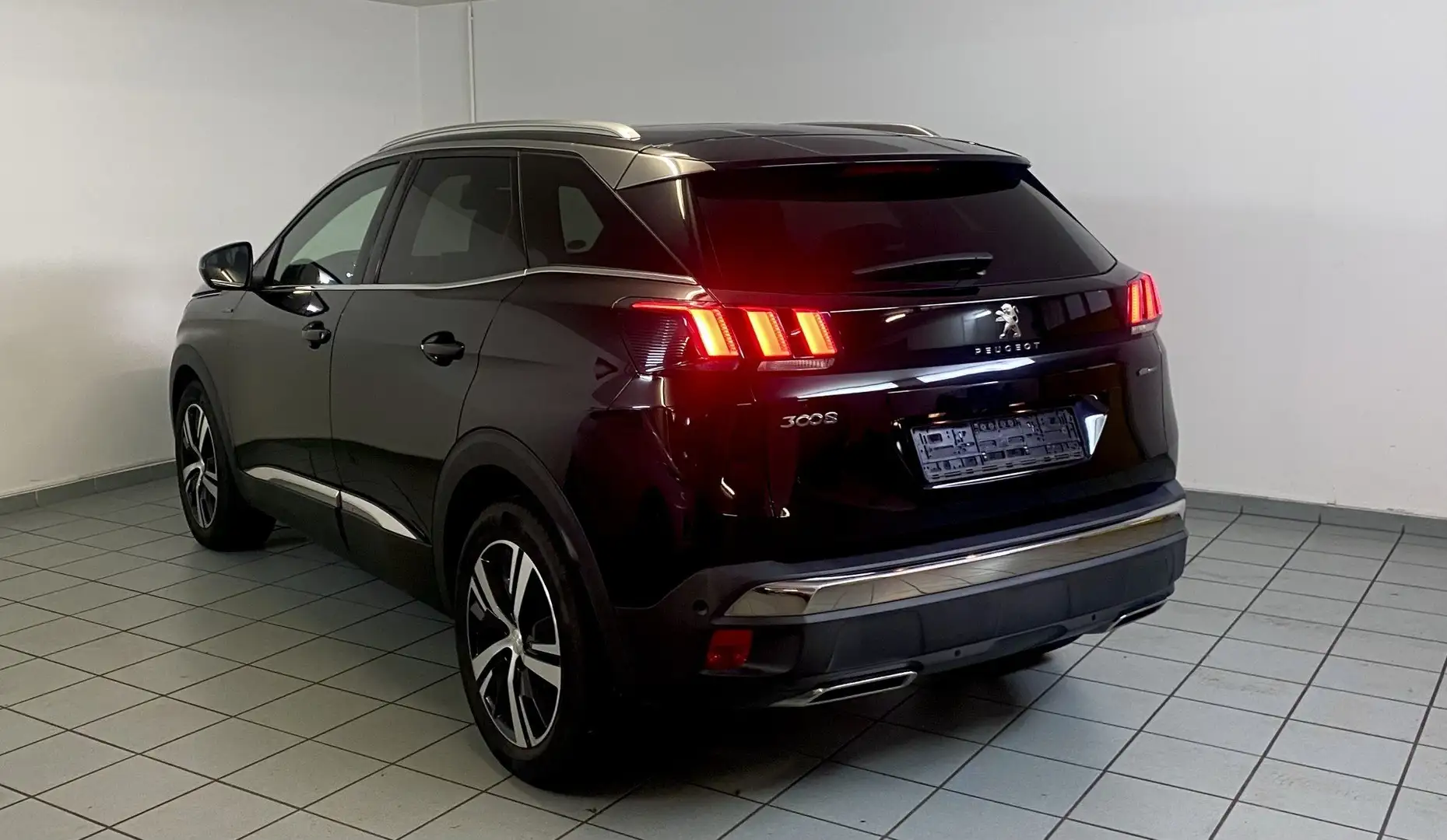 Peugeot 3008 Allure GT Schwarz - 2
