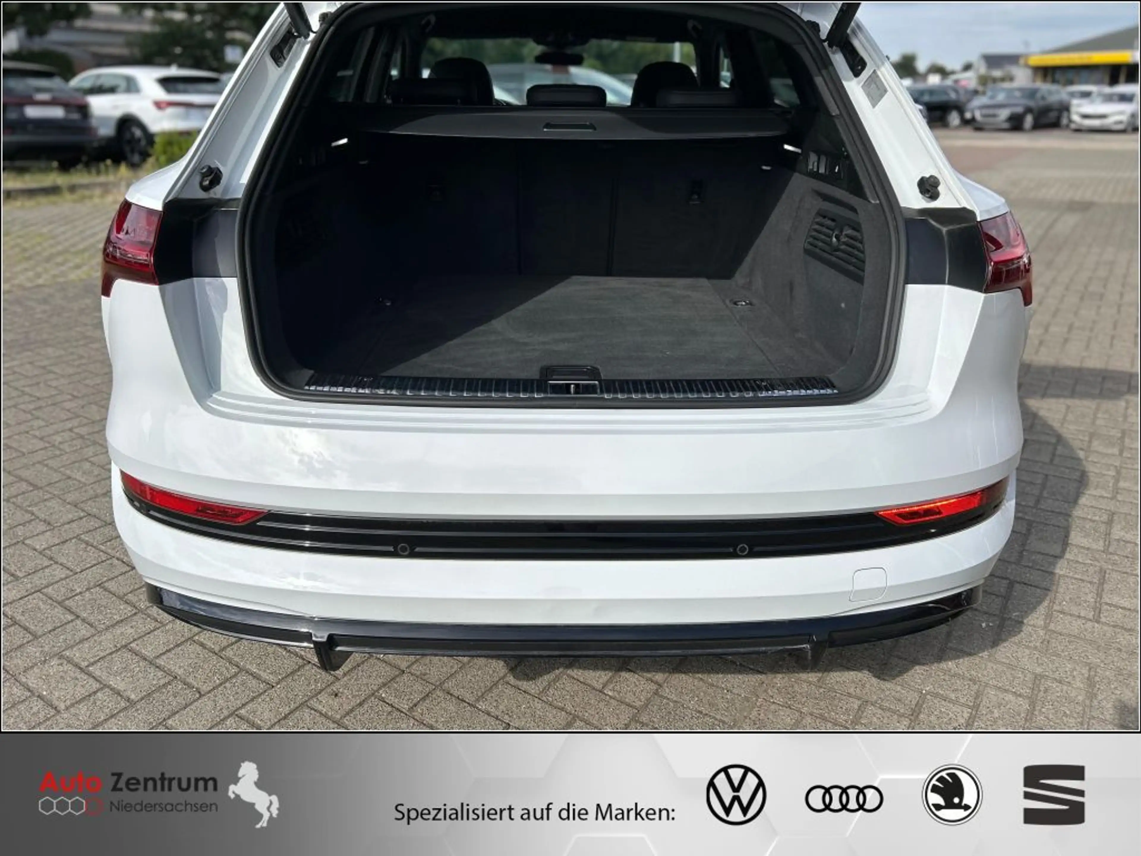 Audi e-tron S quat 370 KW AZN-Haus-Förderung* AHK CAM Luftfedg — photo 8