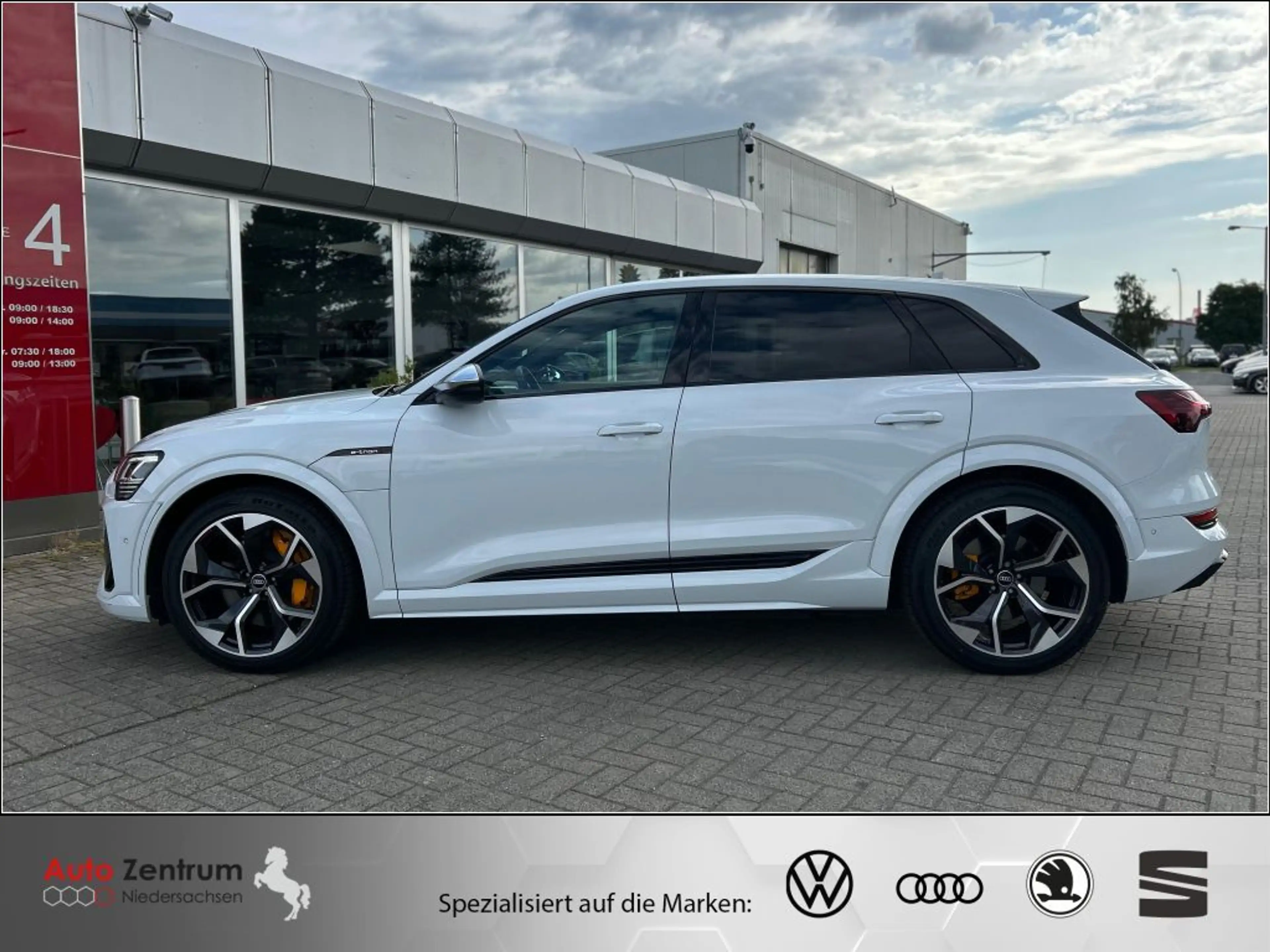 Audi e-tron S quat 370 KW AZN-Haus-Förderung* AHK CAM Luftfedg — photo 11
