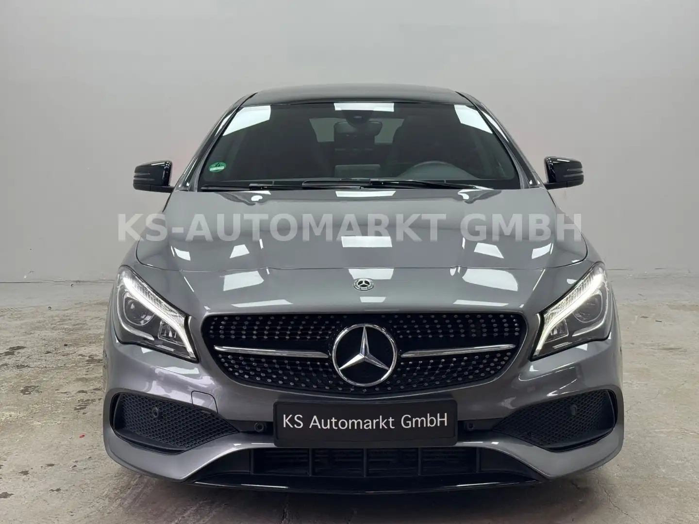 Mercedes-Benz CLA 220 4Matic AMG Night*Aut*Panorama*Navi*R-Kam Grey - 2