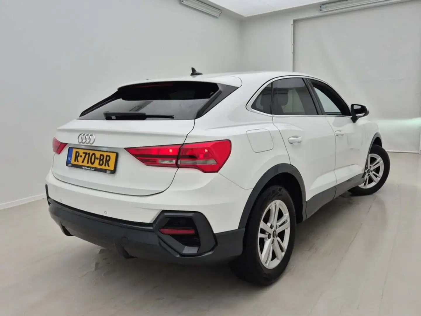 Audi Q3 Sportback 35 TFSI Pro Line 150 PK | Navigatie | Cr Wit - 2